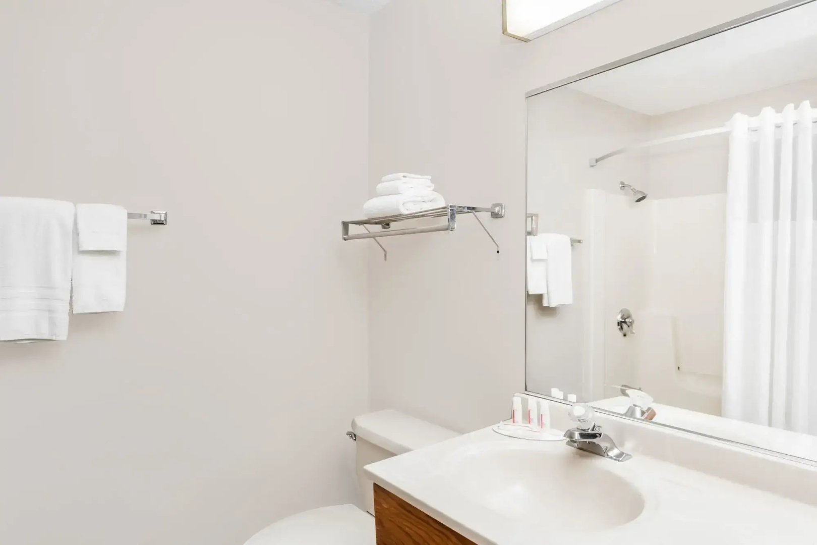 Watseka 24 Inn & Suites
