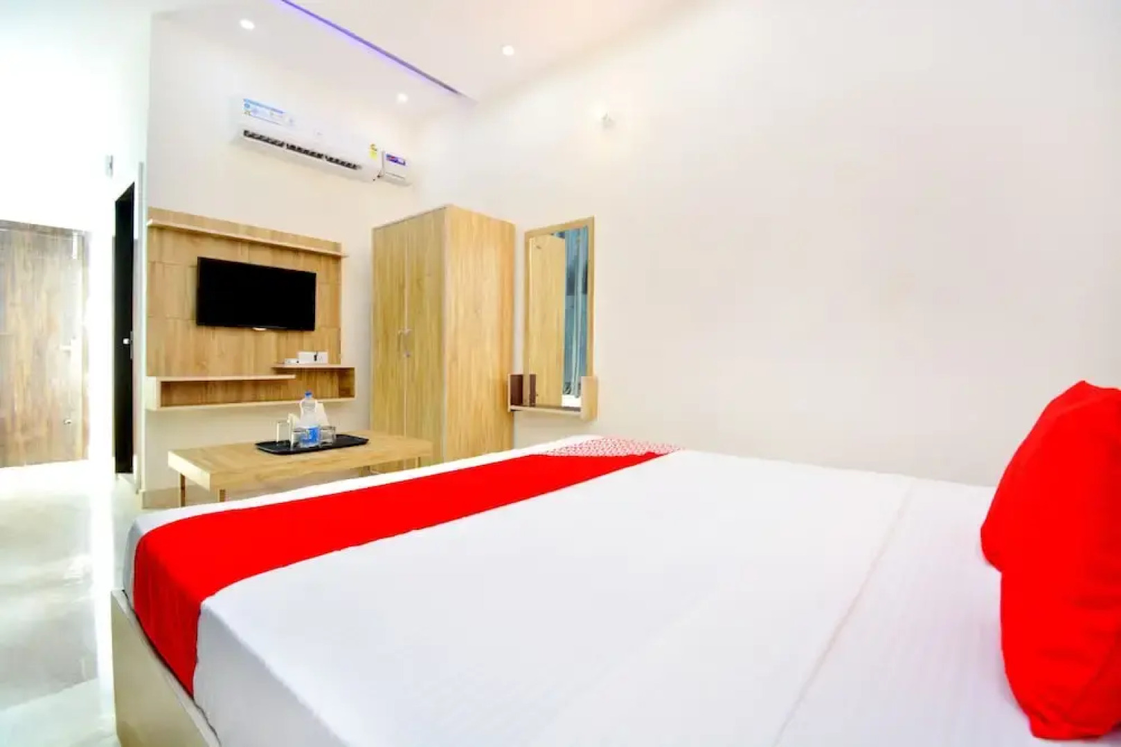 The Meridien by OYO Rooms