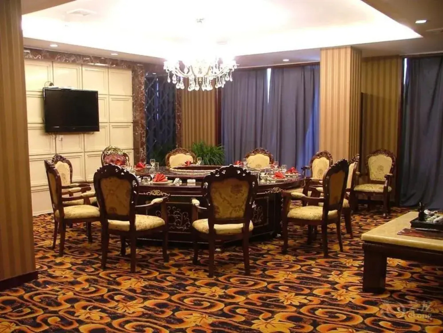 Lvliang Double Yu The Holiday Hotel