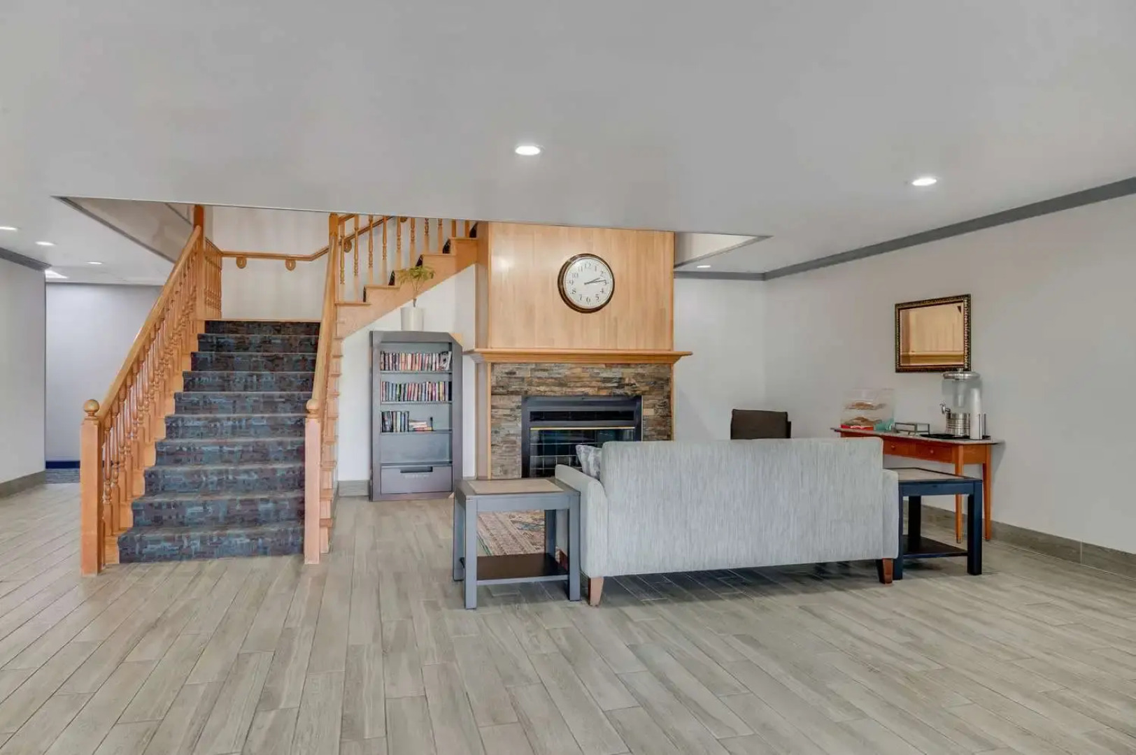 Country Inn & Suites by Radisson, Grand Rapids Airport, MI