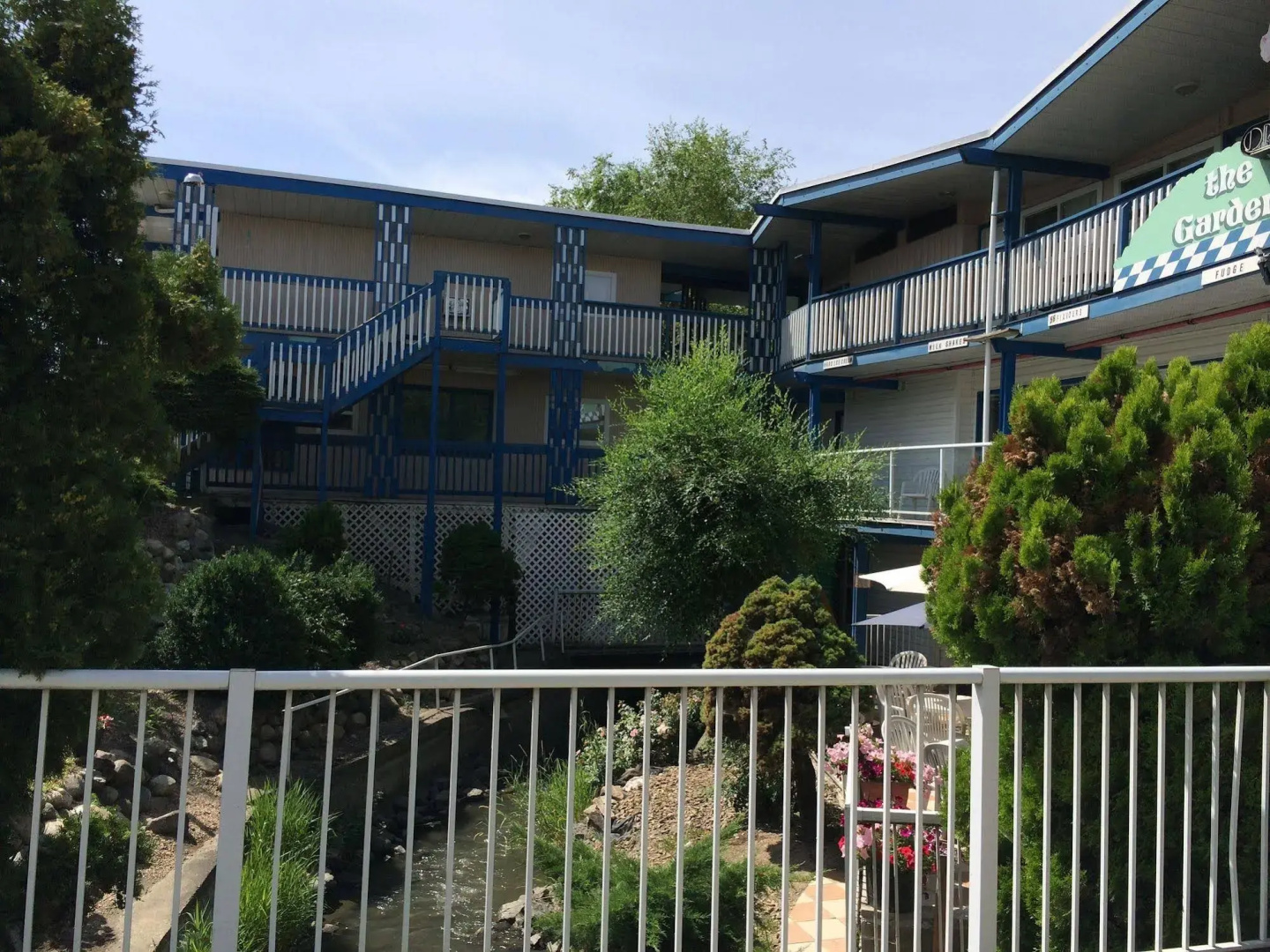 Blue Stream Motel