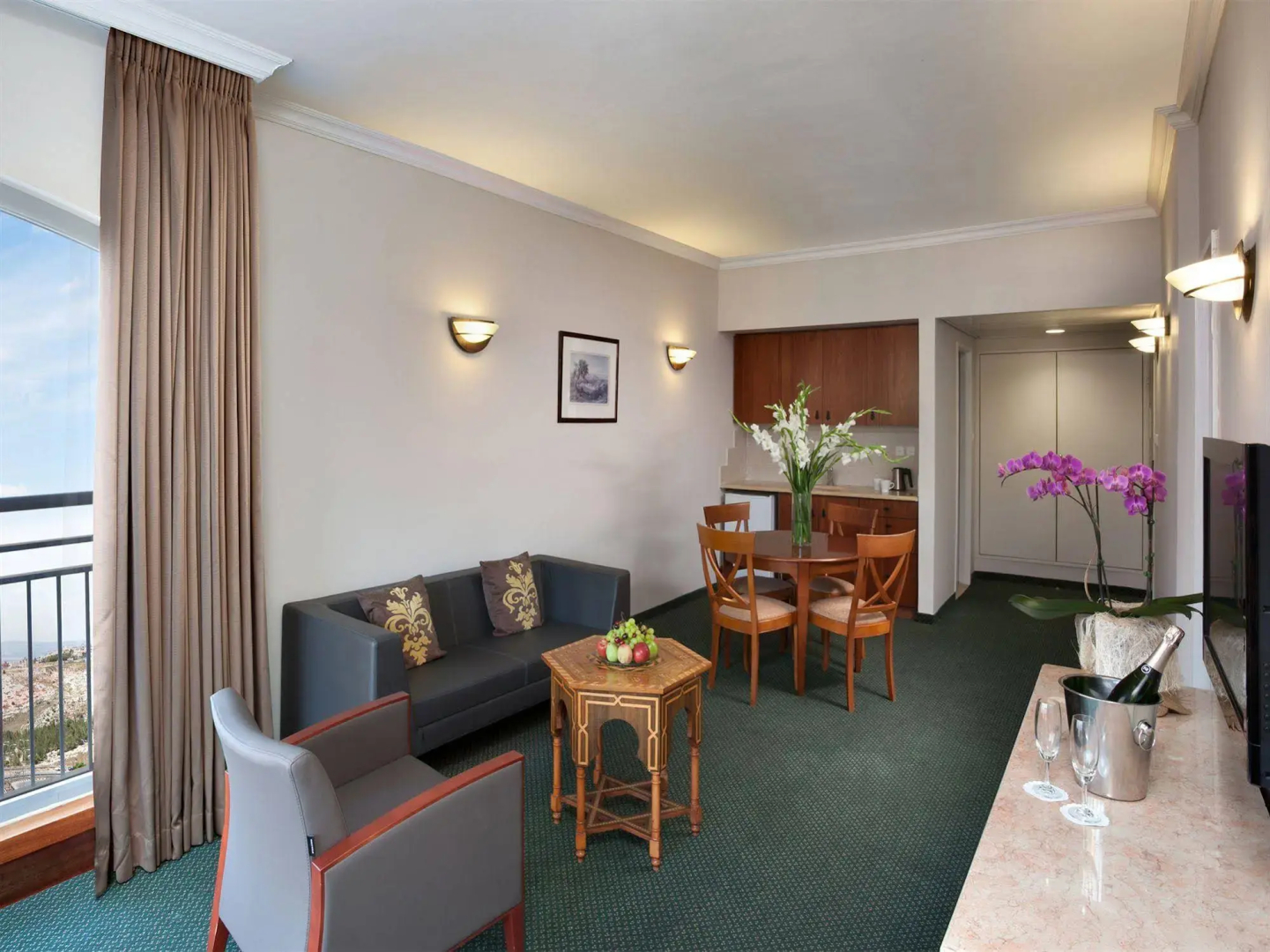 Golden Crown Hotel