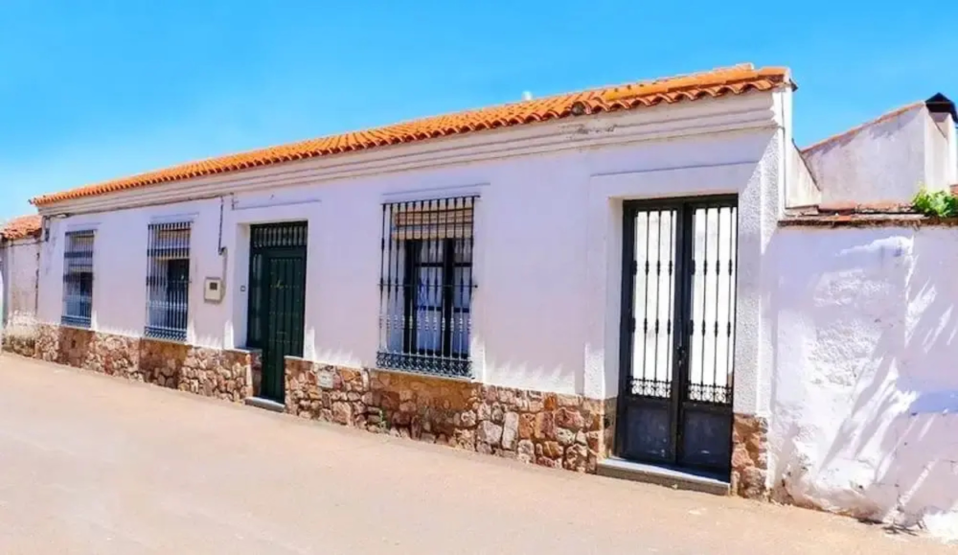 House With 3 Bedrooms in Castilblanco, With Enclosed Garden
