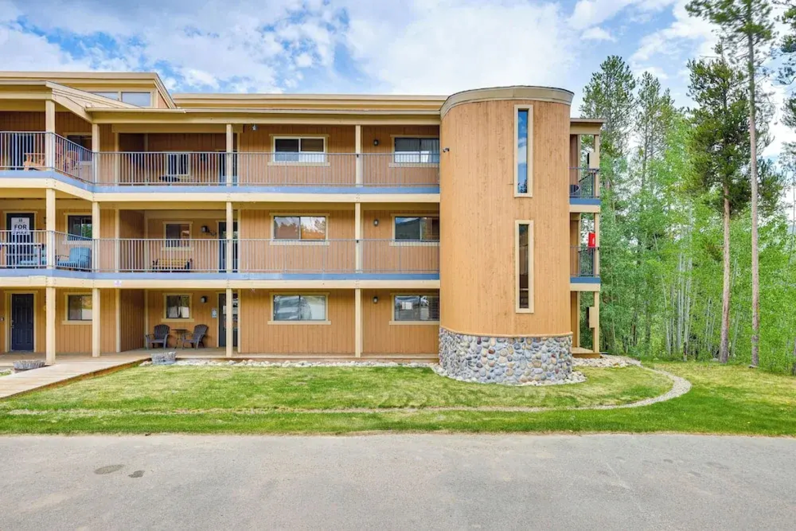 Winter Park Condo w/ Pool + Ski Shuttle Access!