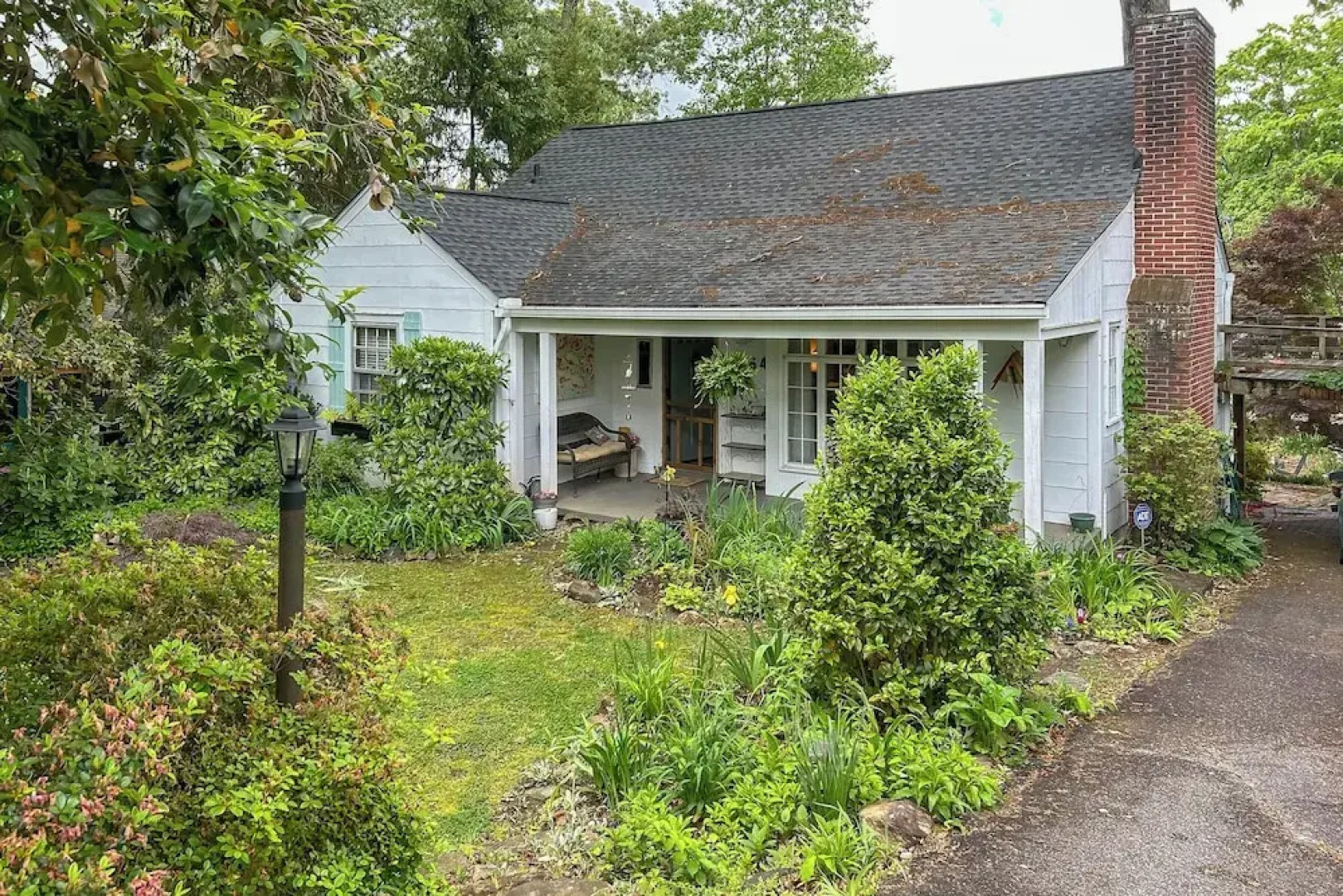 Walk to Downtown: Pet-friendly Cottage in Tyron