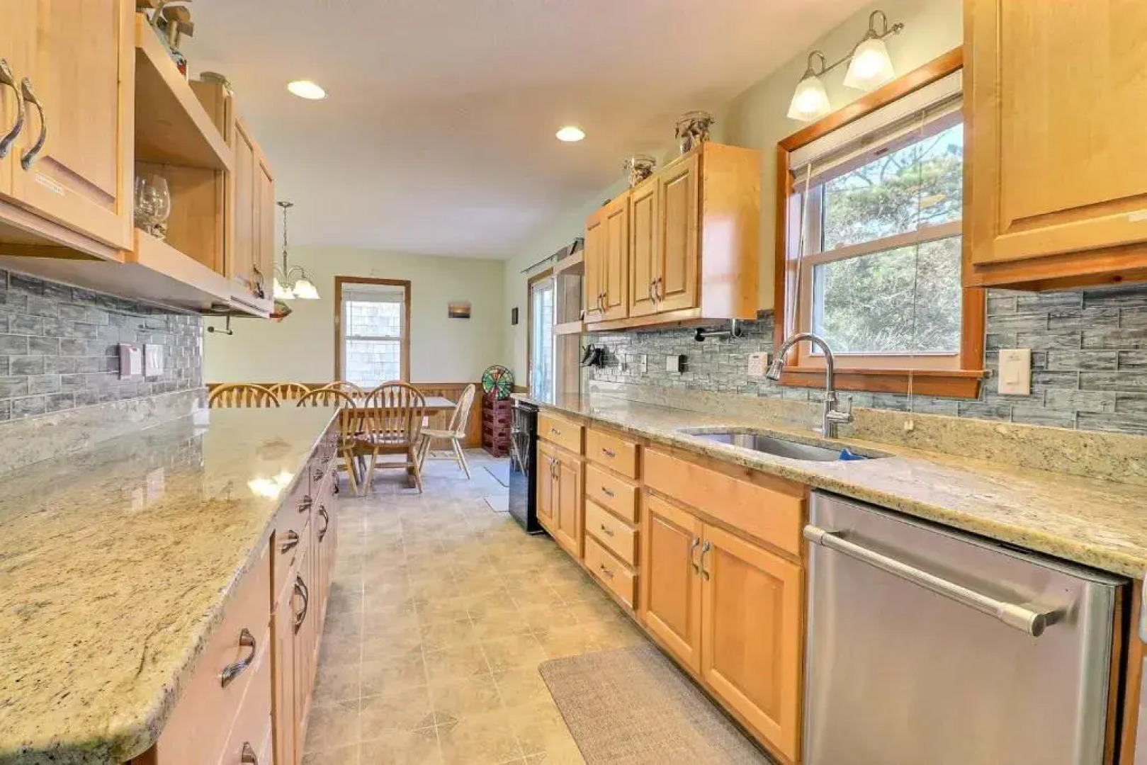 6061 - Bark O Lounge