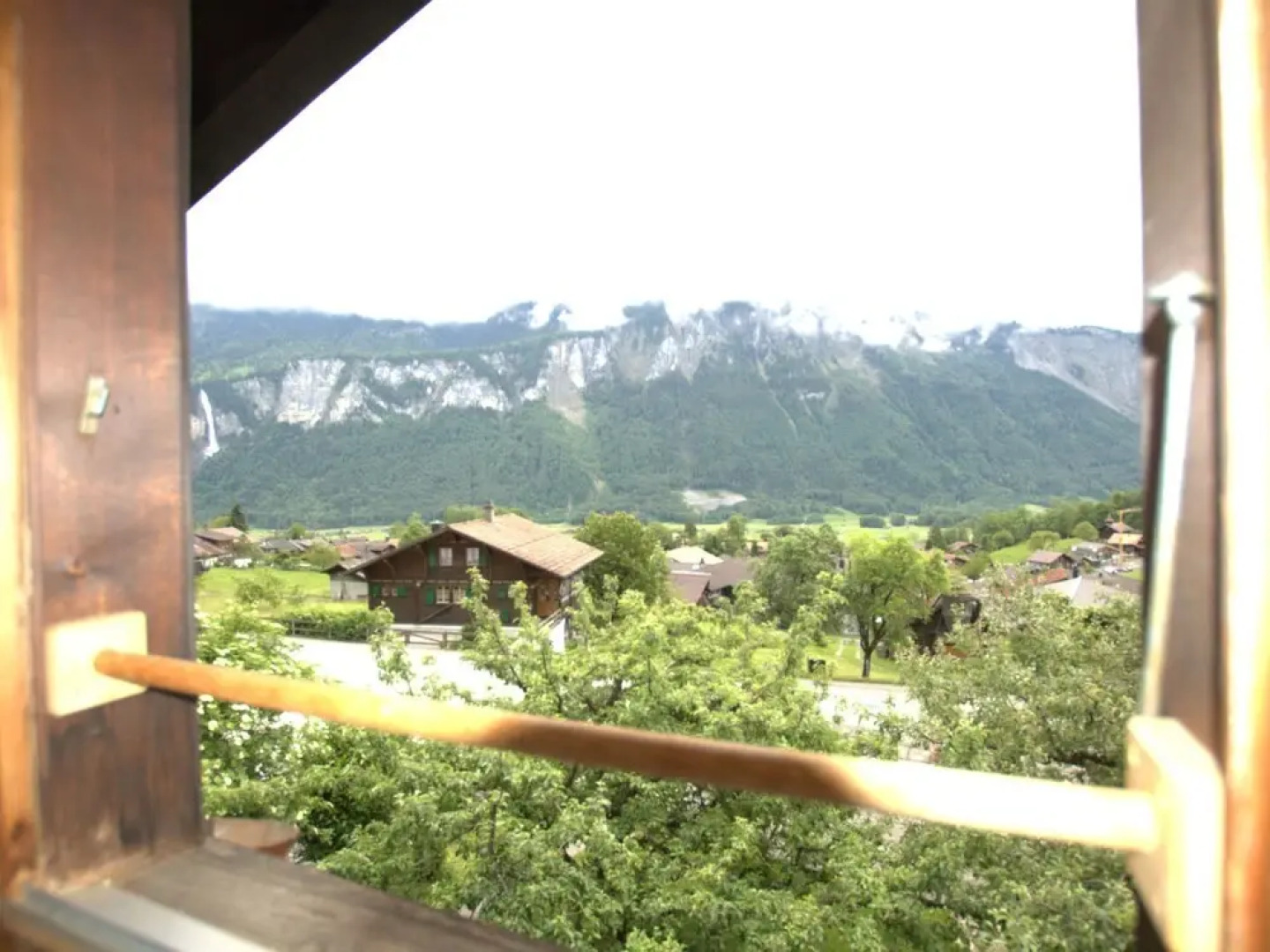 Neat House With View at the Mountains Near Lake Brienz