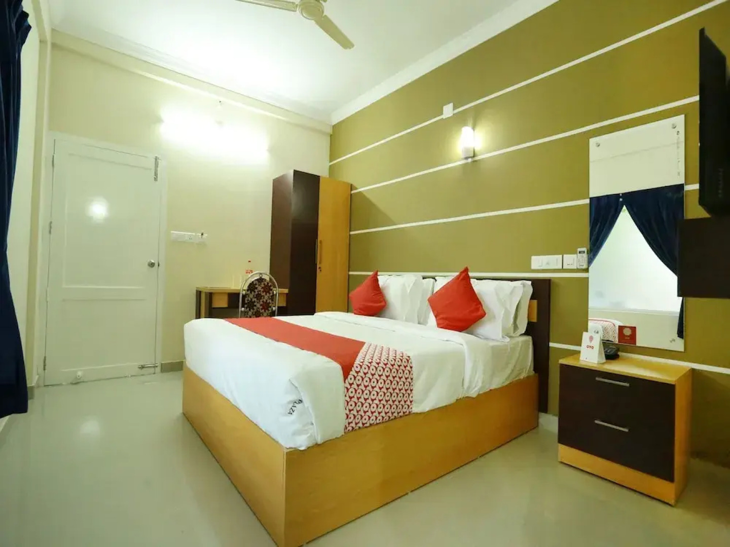 OYO 11909 Star Plaza