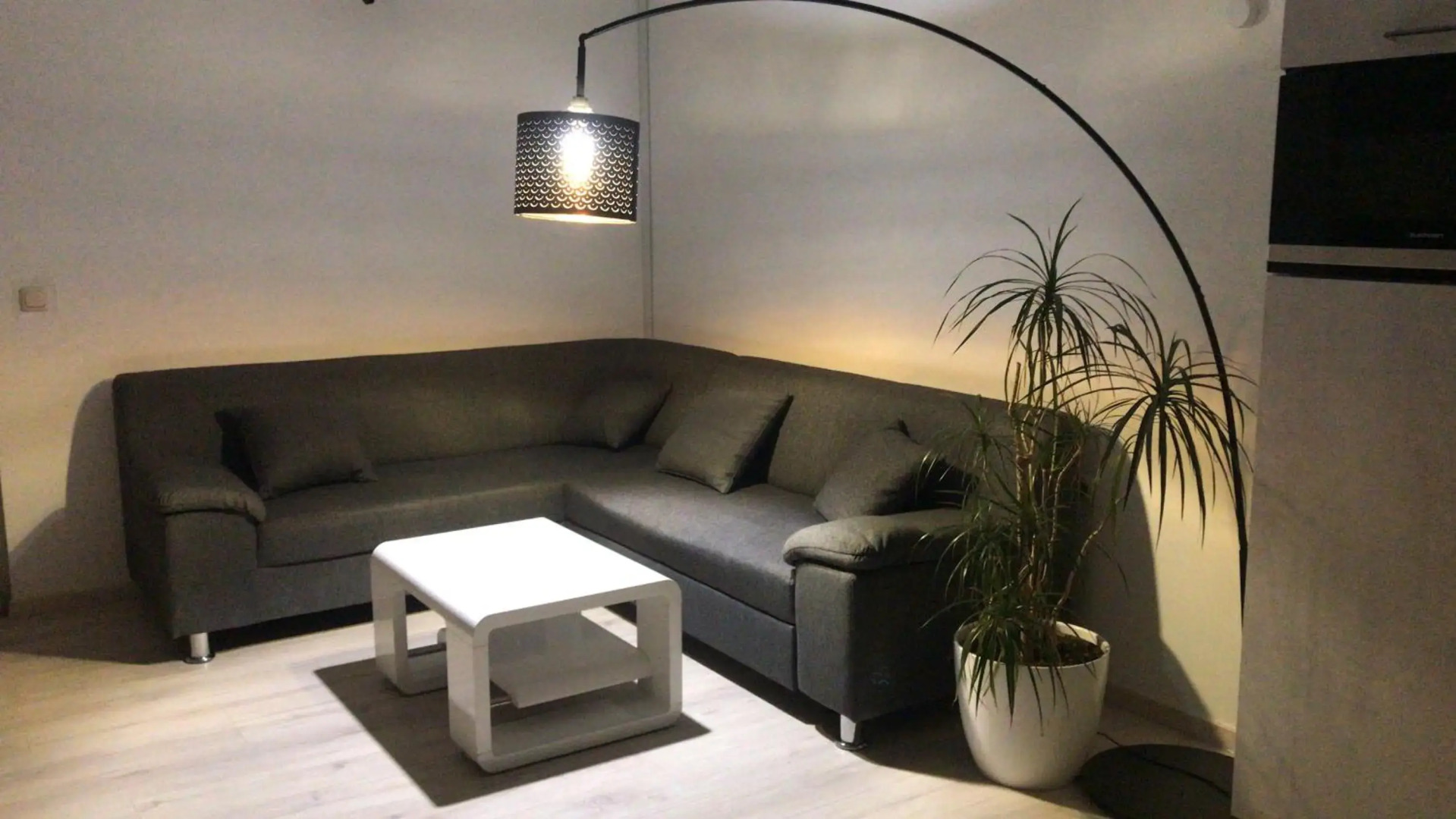 Whirlpool, Fußbodenheizung, Nintendo NES, Netflix, Wintergarten & Workspace