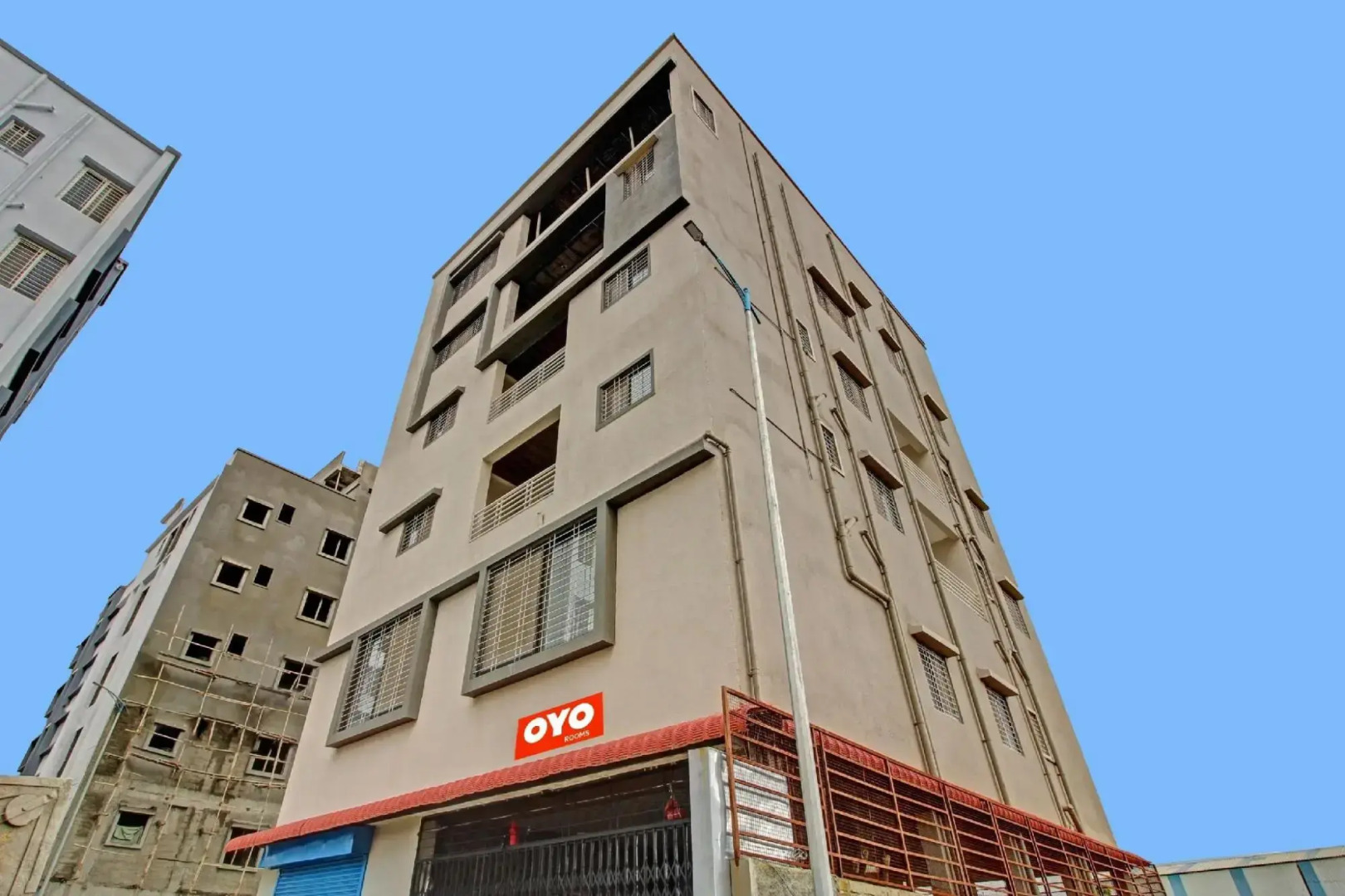 Oyo Flagship 93292 Hotel White House