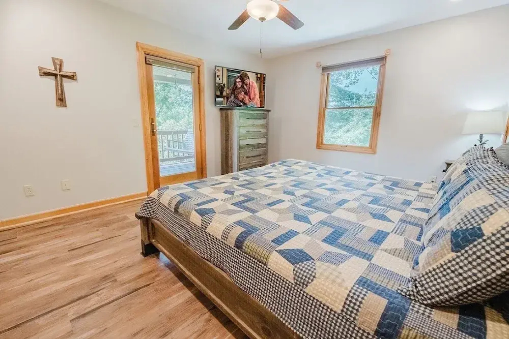Cove Mountain Rest 3 Bedroom Home by RedAwning