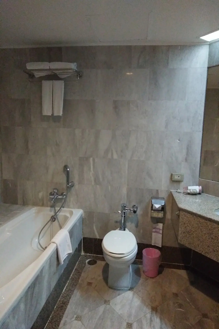 Thumrin Thana Hotel