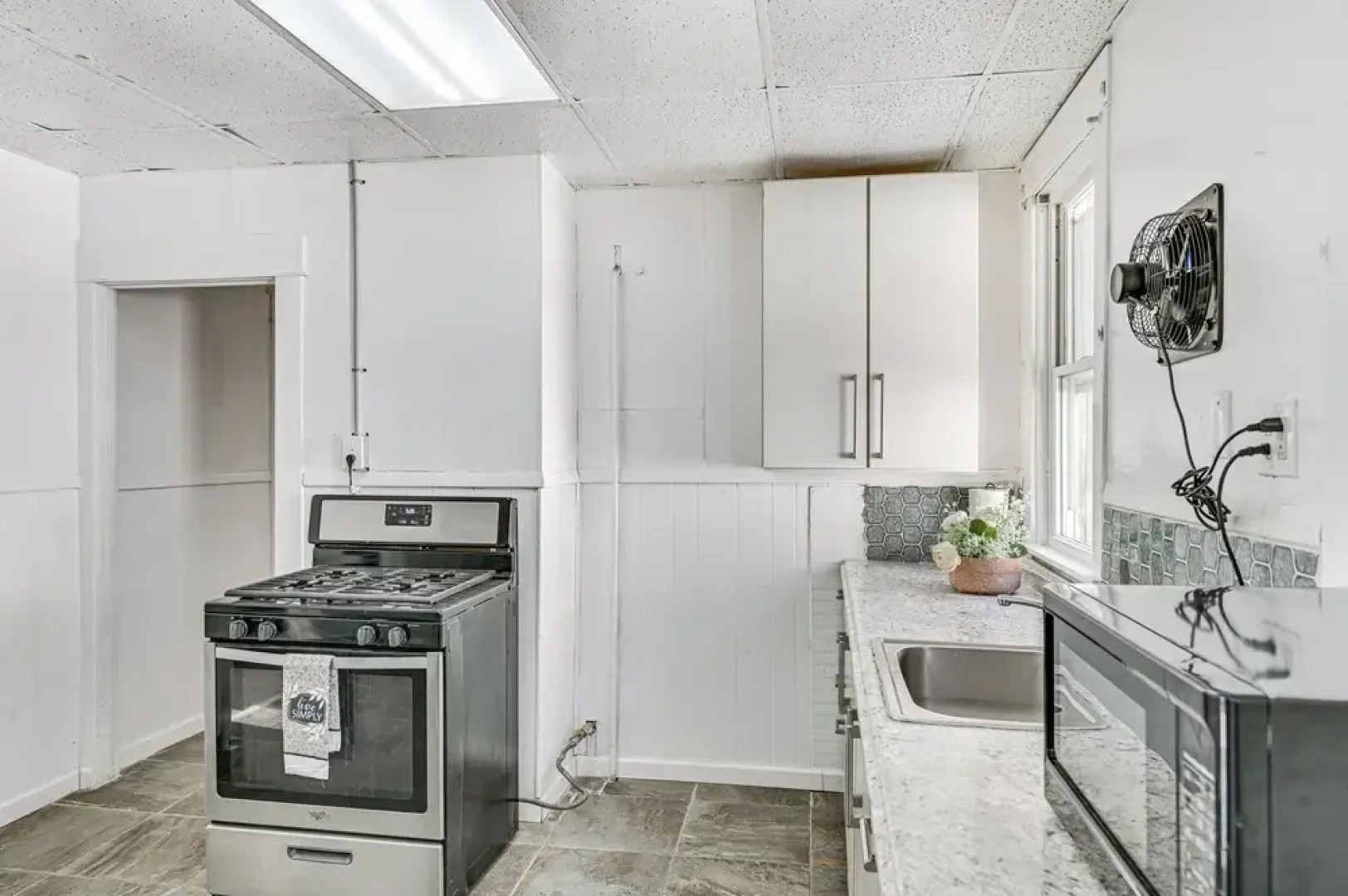 Schenectady Vacation Rental ~ 18 Mi to Albany!