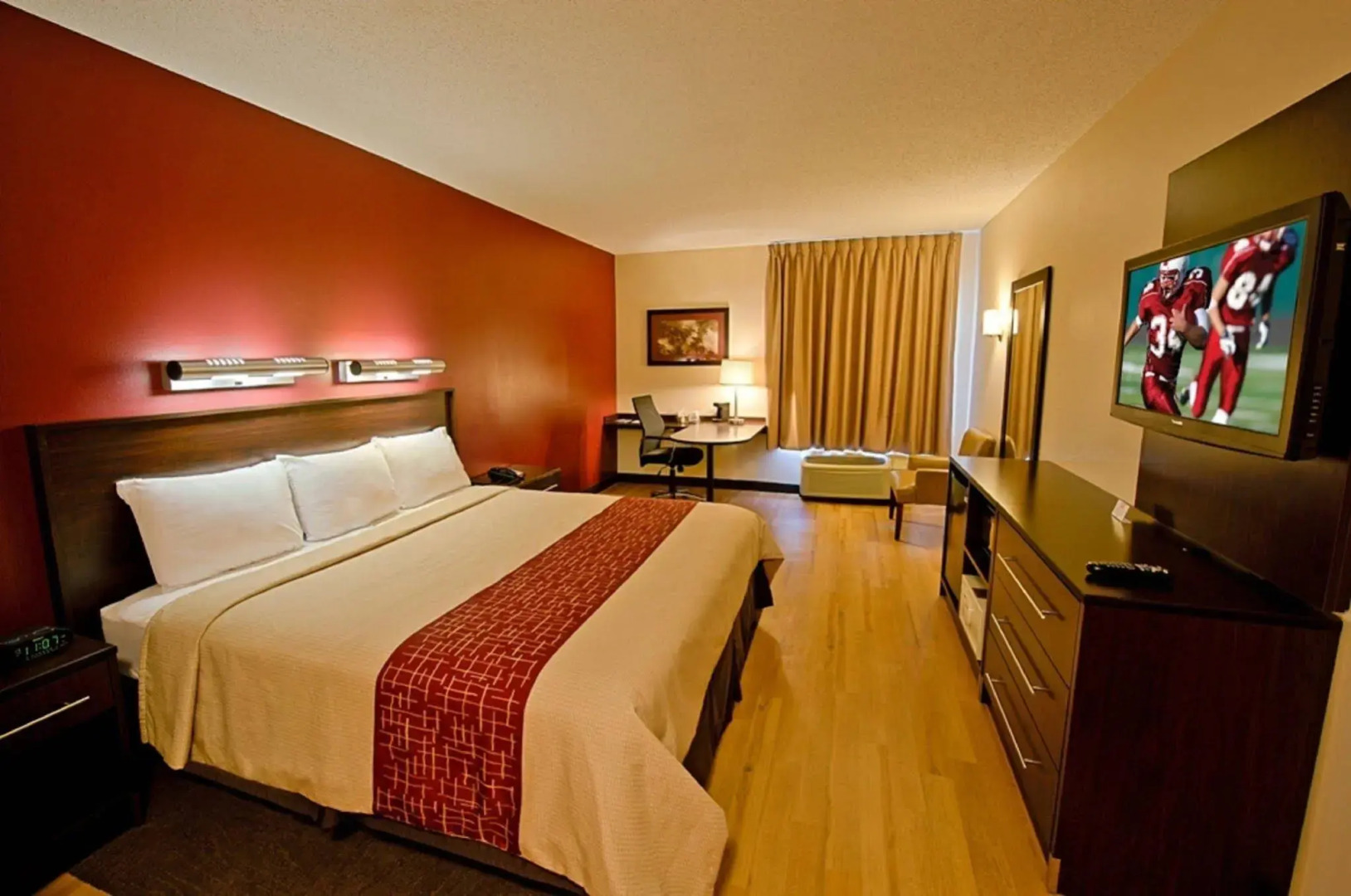 Red Roof Inn PLUS+ Long Island - Garden City