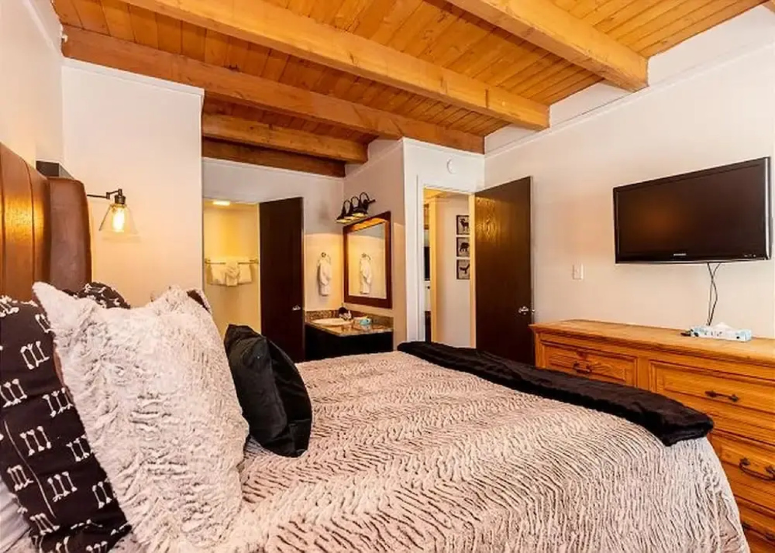 Treehouse #107, Building H by Summit County Mountain Retreats