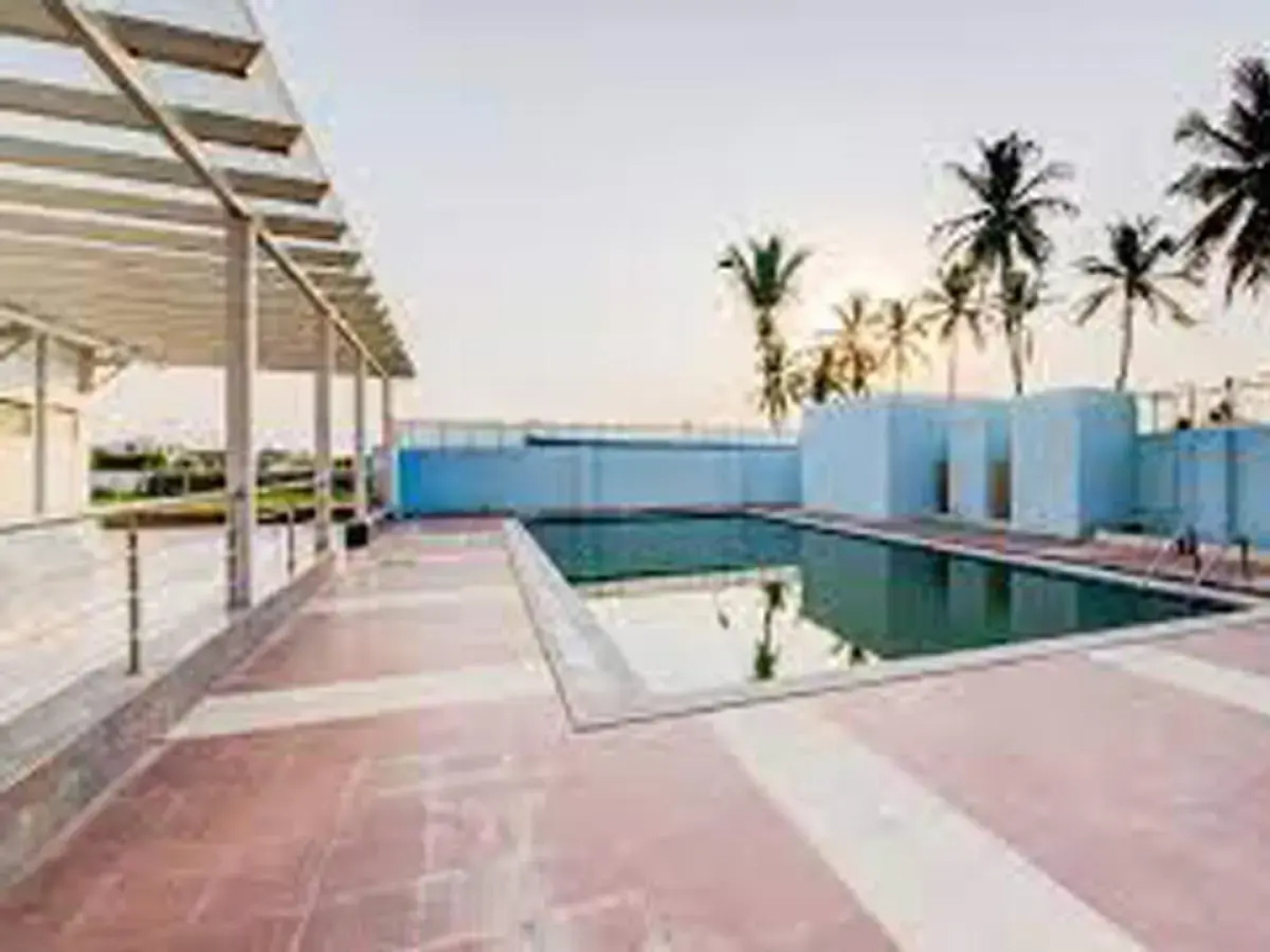 Smile Stay Bee Hive Grand