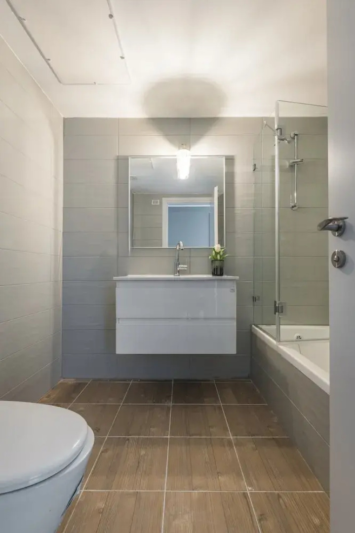 Stunning 4Bd Apt w/ Balcony, Parking & Sea Views by Sea N' Rent