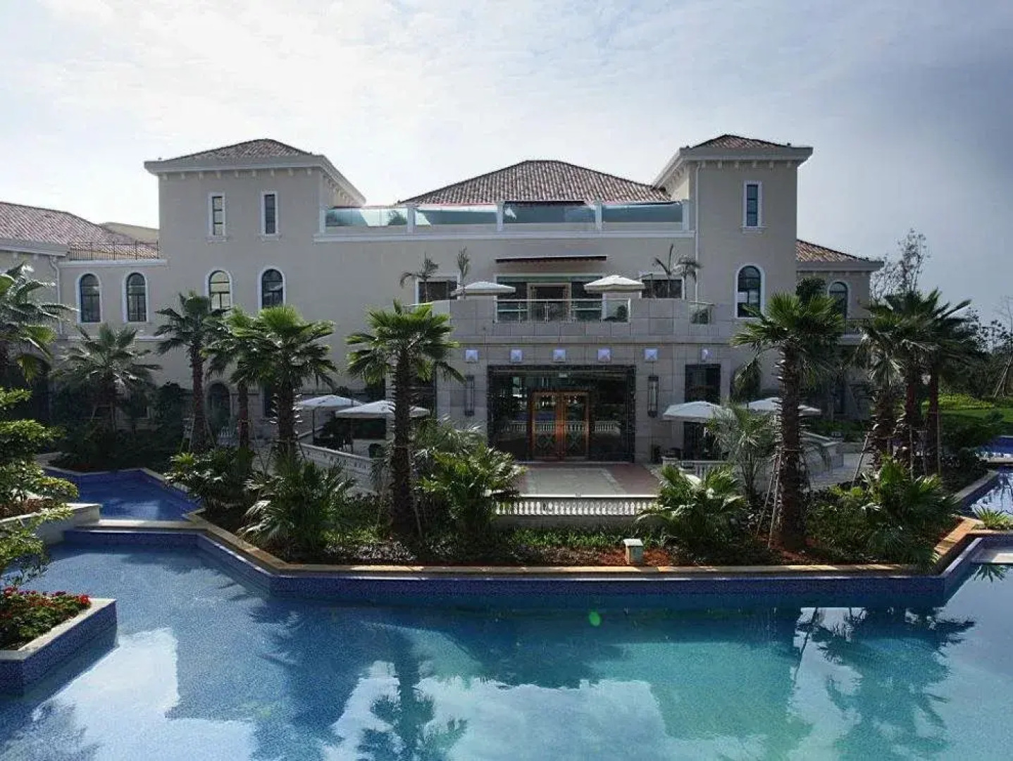 Days Hotel and Suites Zhaozhuang Xingyi Resort