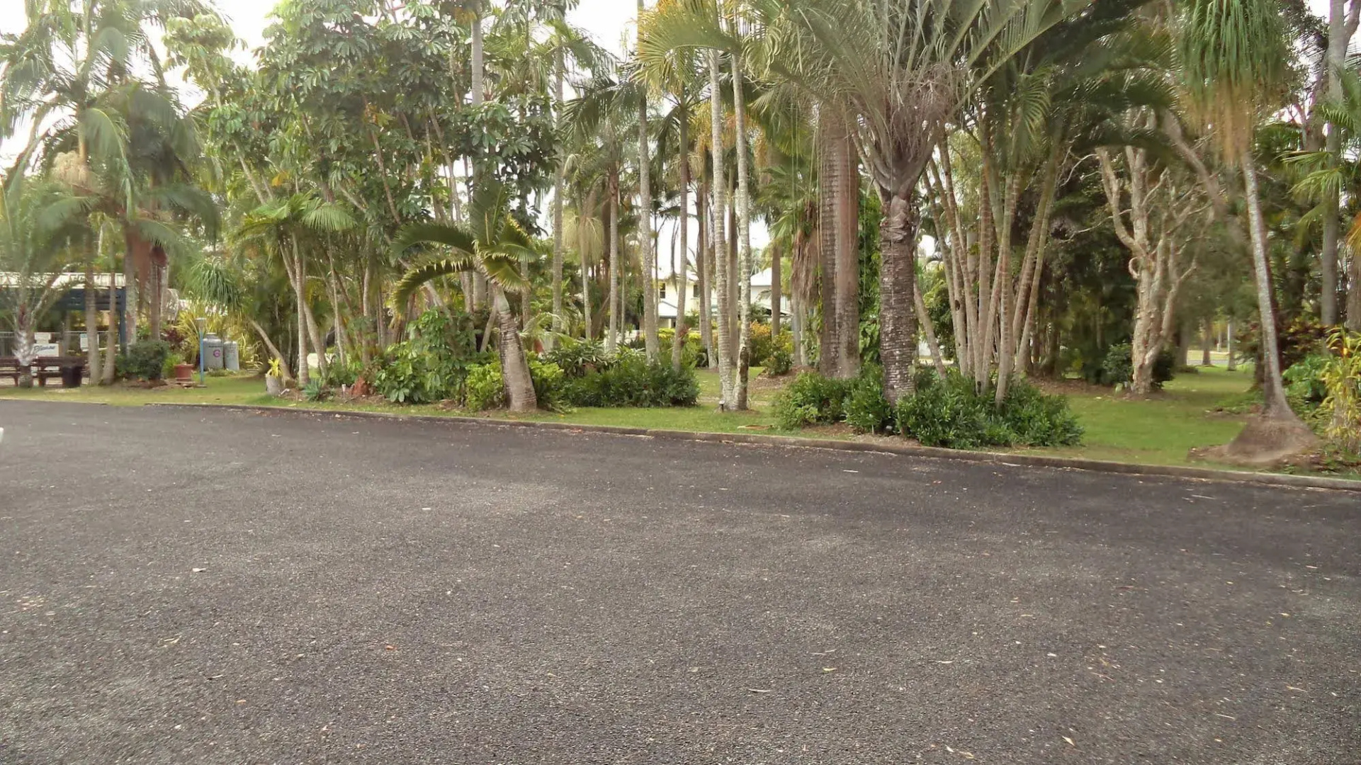 Tin Can Bay Motel