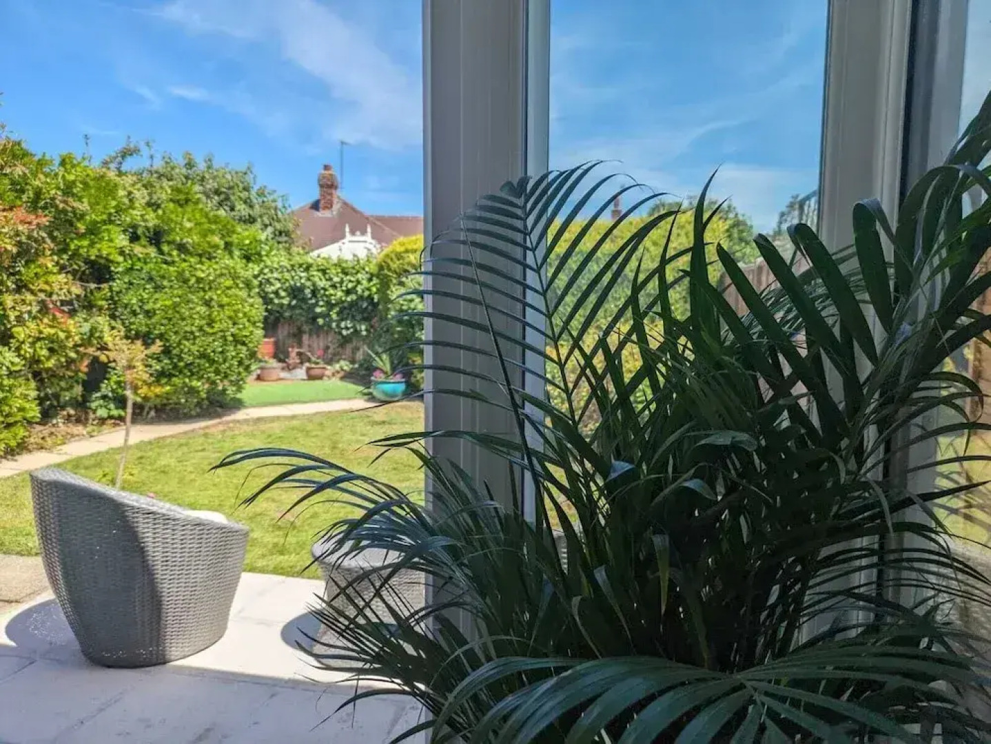 Cozy Cottage Stay - Modern, Cozy, Close to London