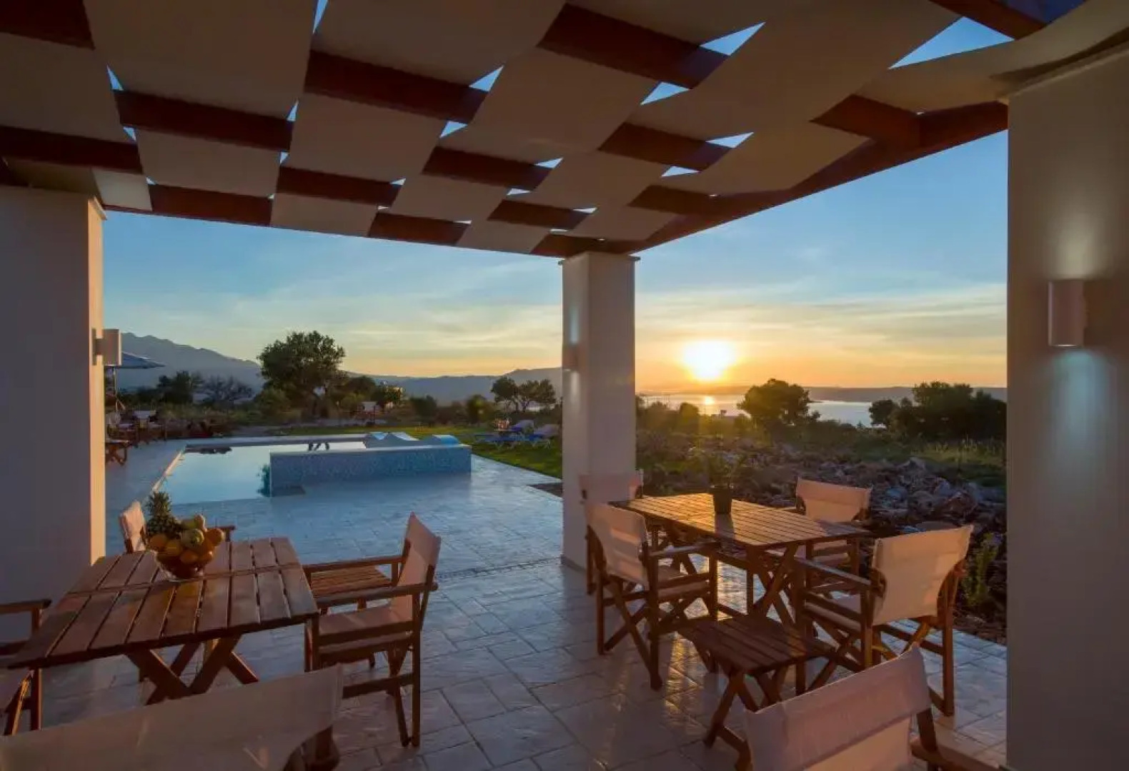 PhenΩmena Apartments