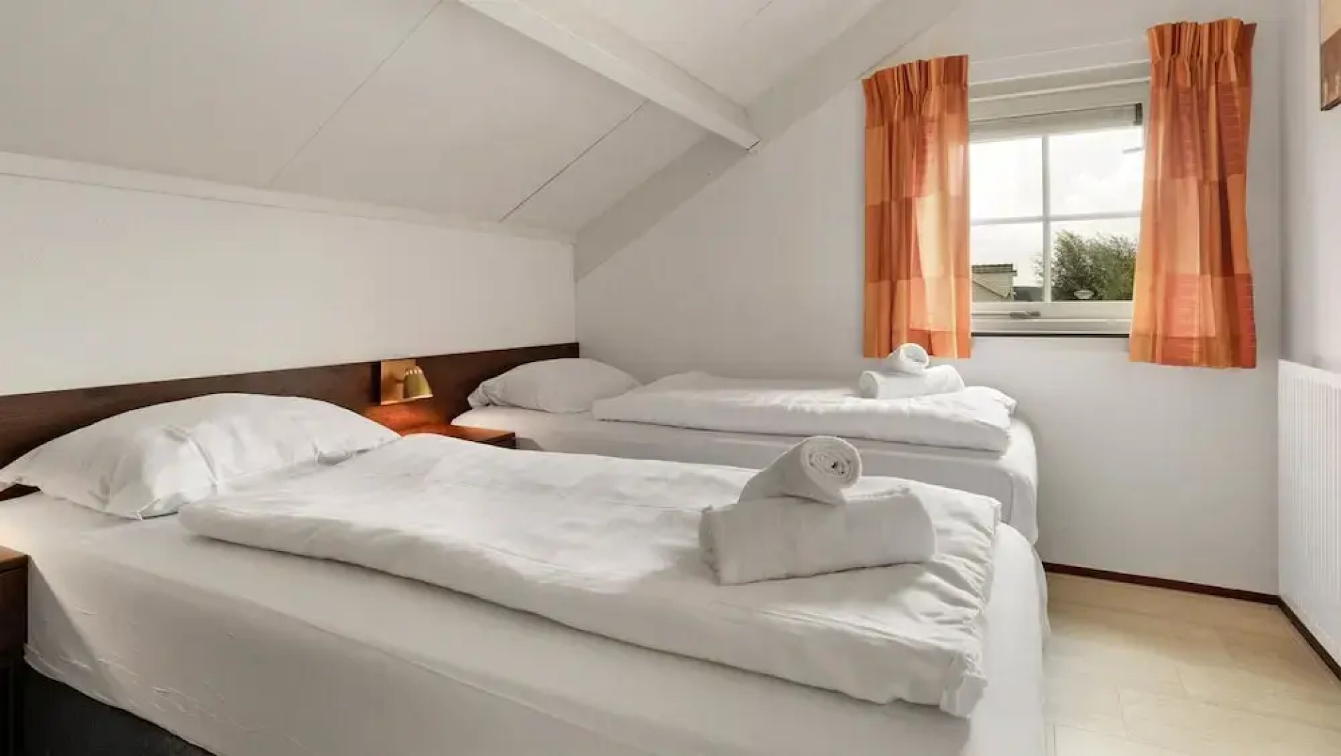 Bungalow in South Holland by the Water