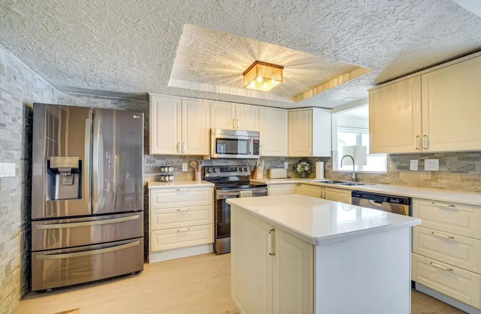 5 Mi to Beach: Home w/ Pool in Holiday!