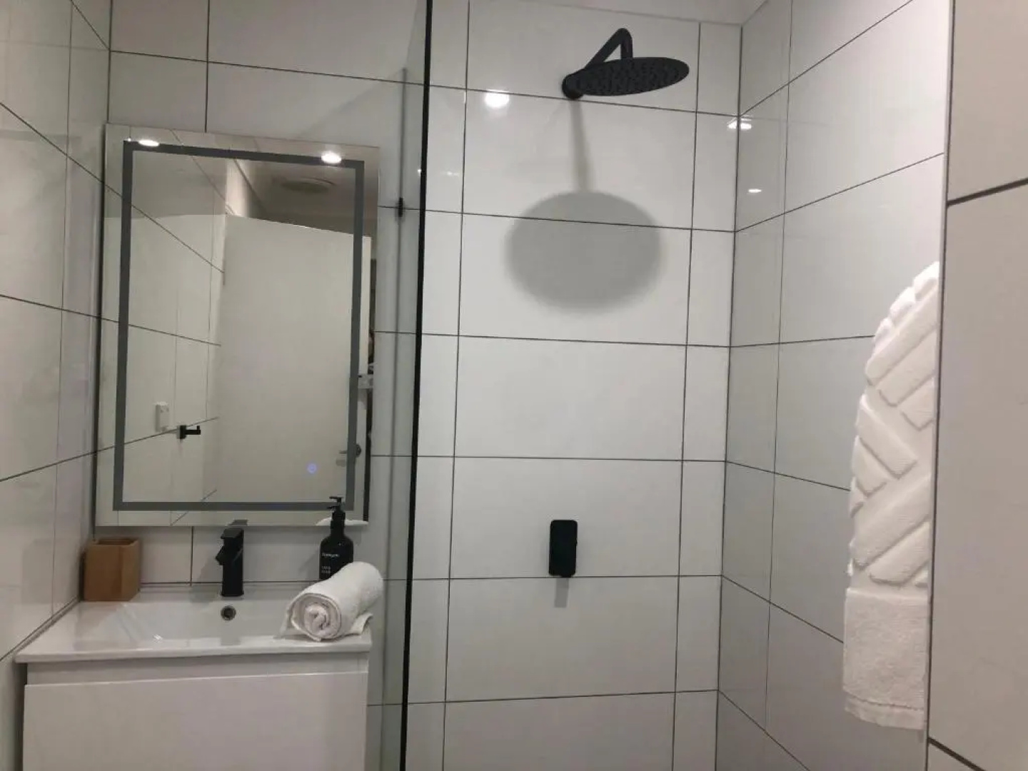 Nordic Light - Entire Scandinavian Home 450m from Maleny High St