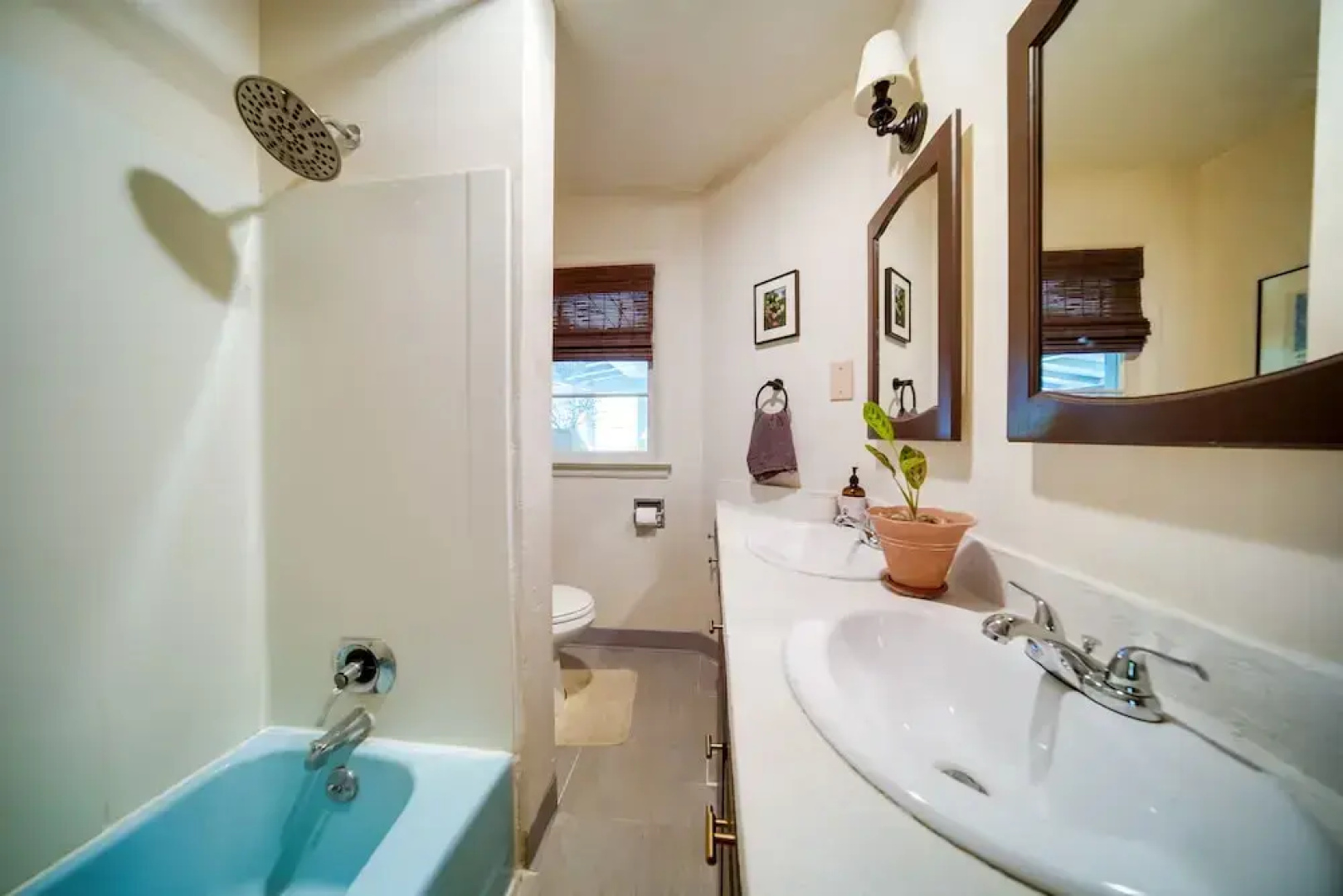 Stylish Willoughby Hills Retreat w/ Fireplace!