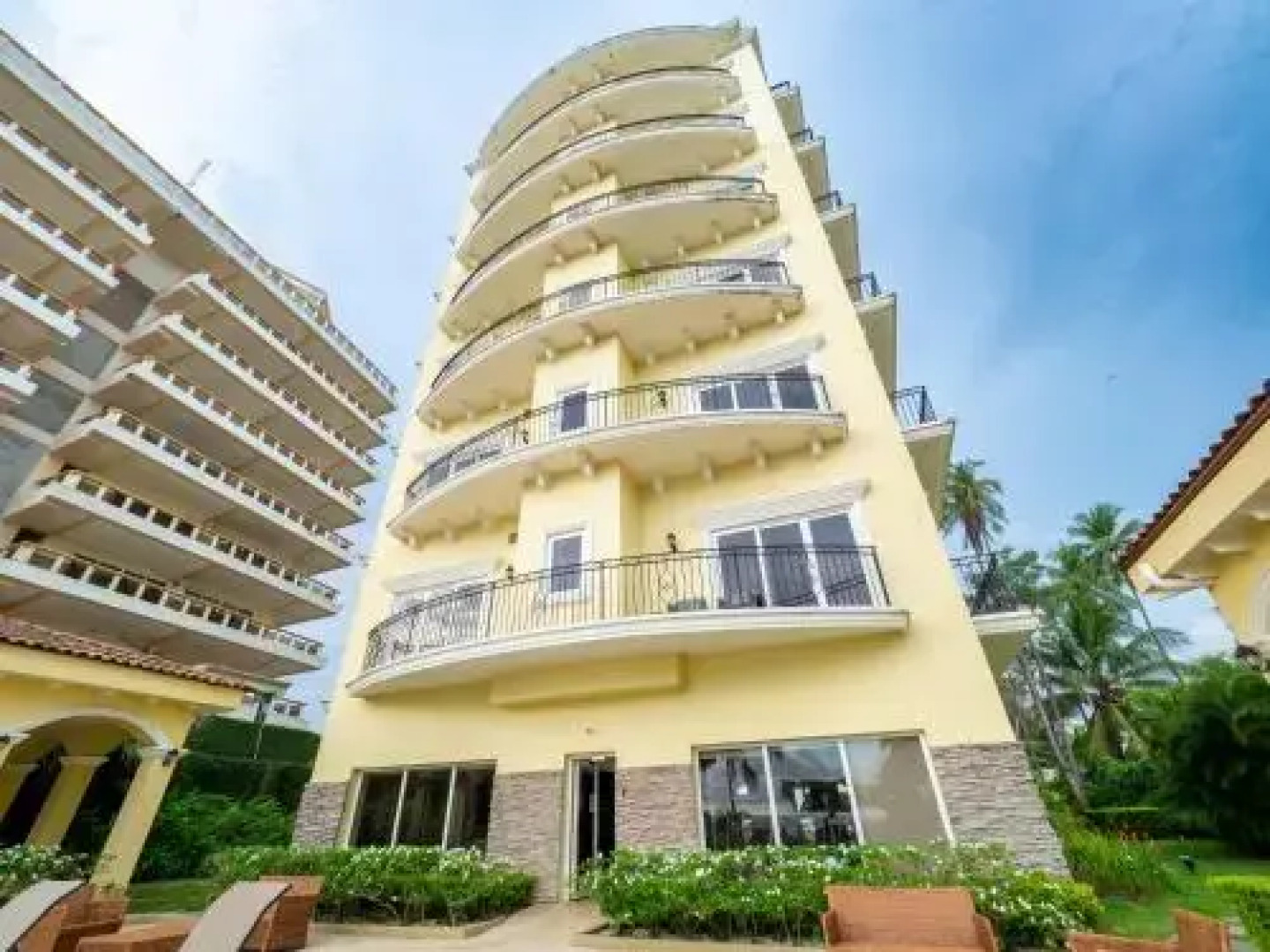 Ocean terrace, beachfront- A505