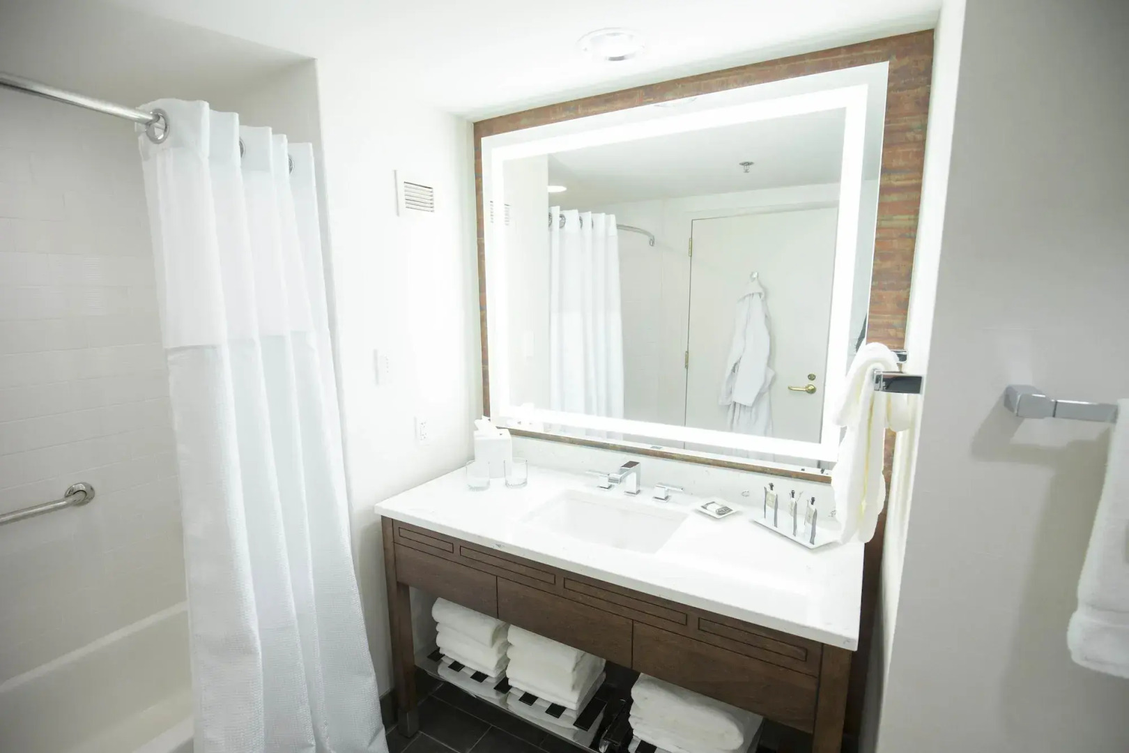 Mystic Lake Casino Hotel