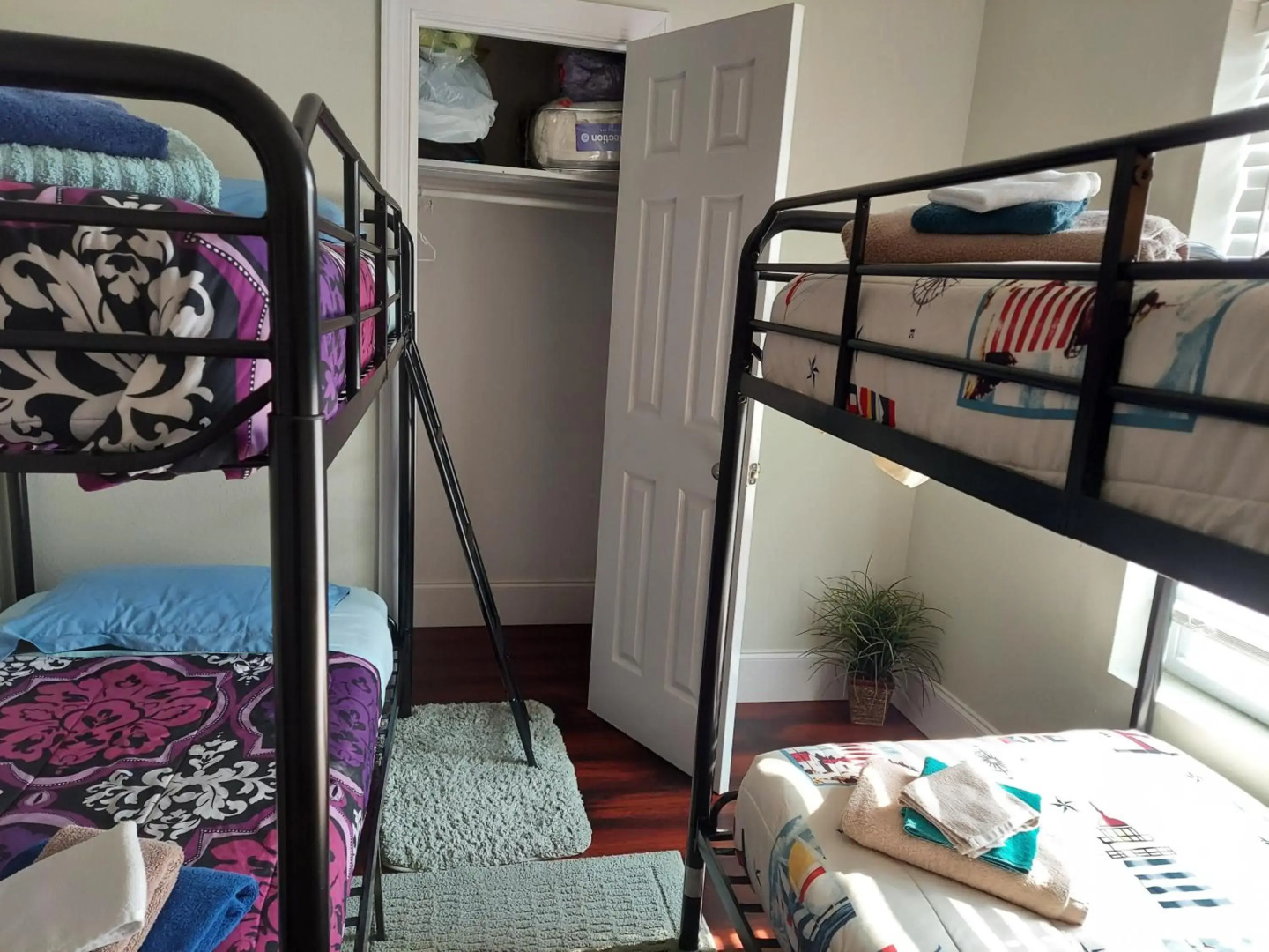 Nice house between two beaches.