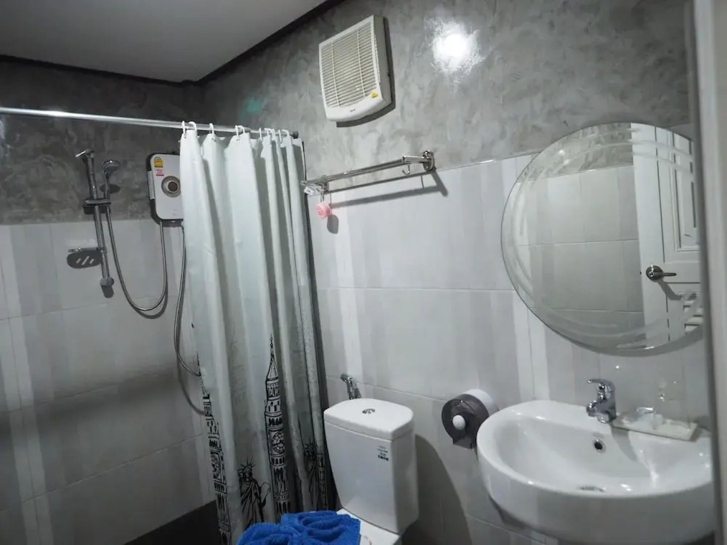 Baan Keree Thara Khiri Wong