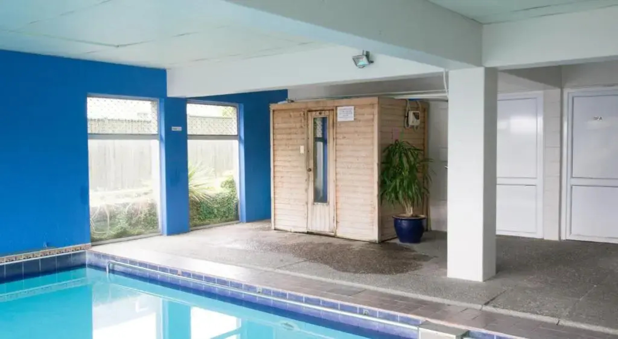 Absolute Lakeview Motel