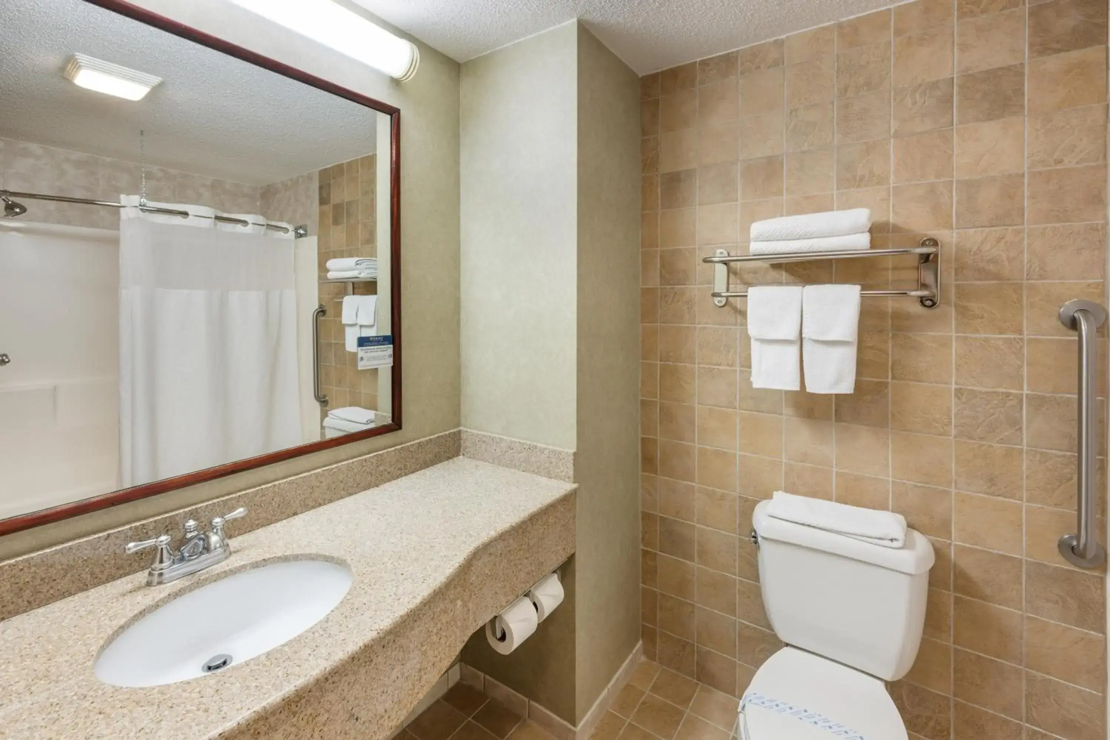 Quality Inn & Suites Fishkill South near I-84