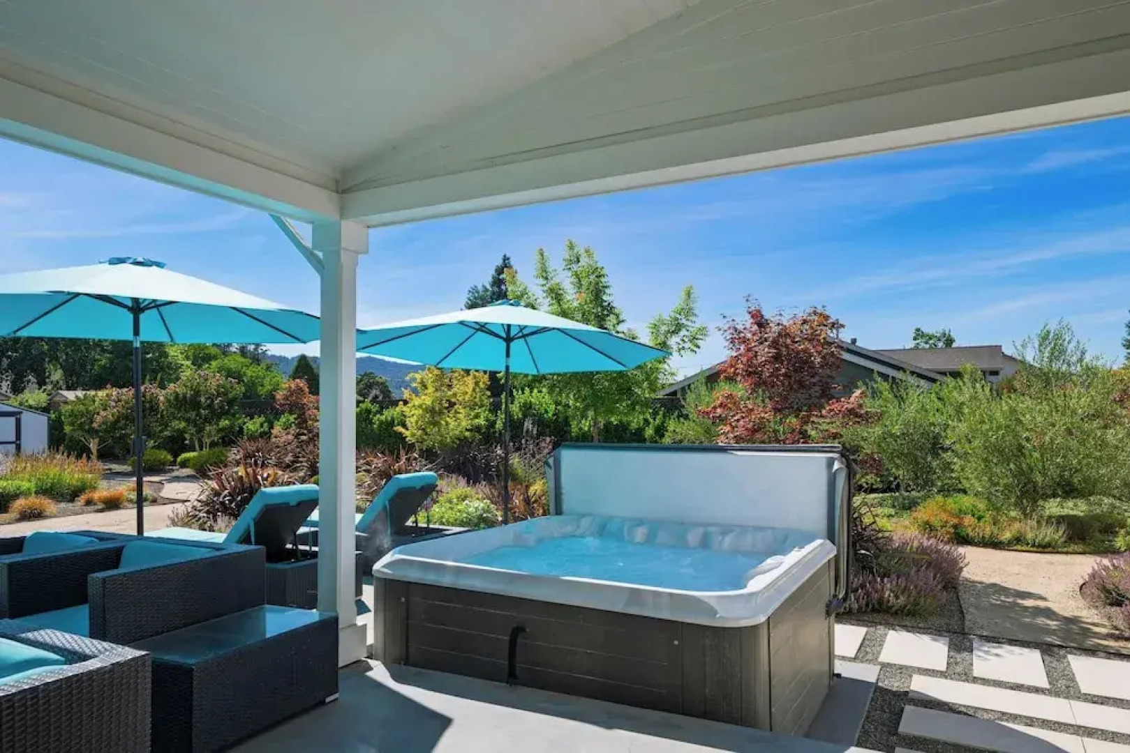 Luxe, Pool, Spa, Fire Pit, Game Room, Piano Sonoma Pool Retreat by Avantstay