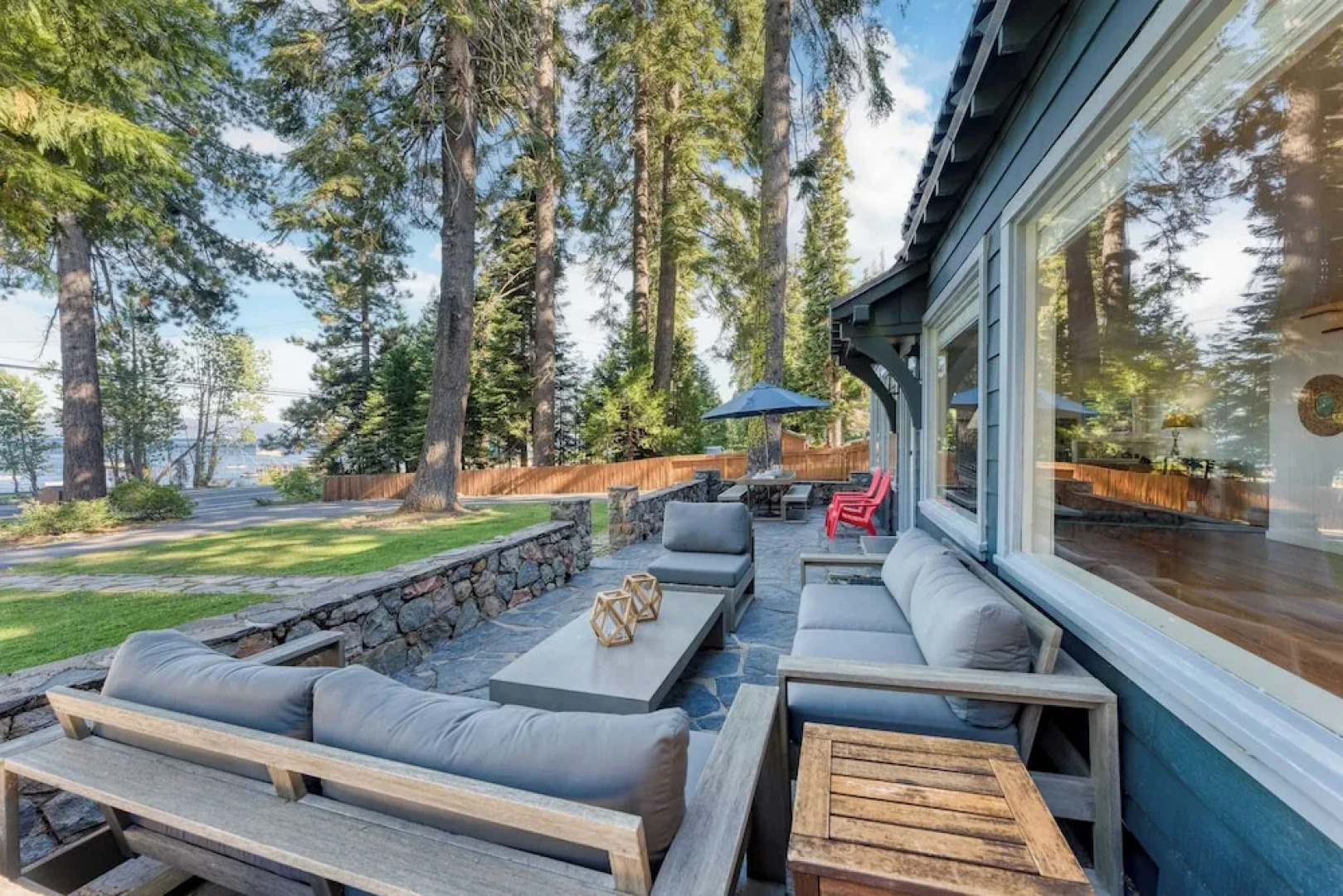 West Shore Lake House by Avantstay Ski Cabin w/ Backyard Sledding Hill!