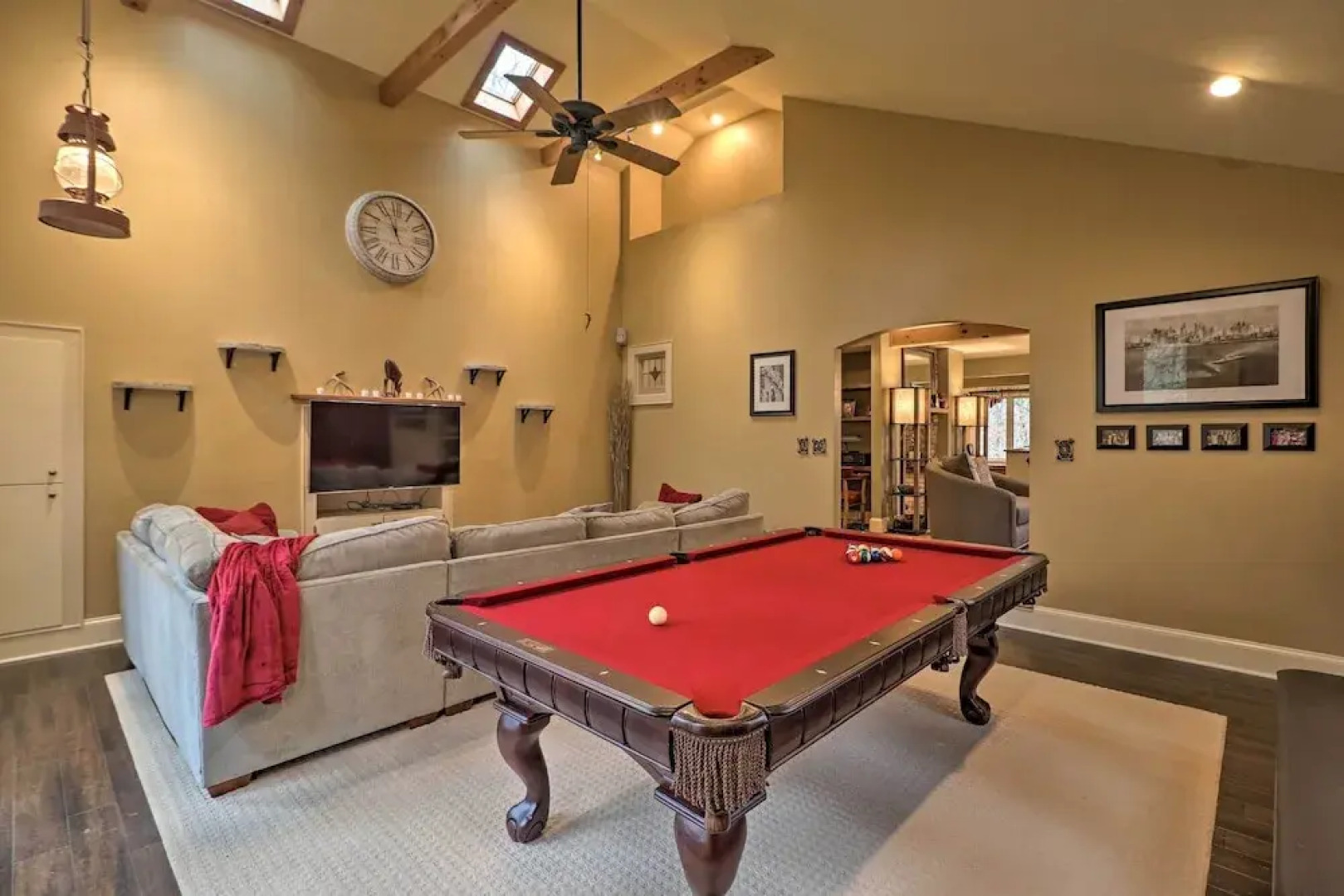 Cozy Conyers Cabin w/ Fireplace & Pool Table!