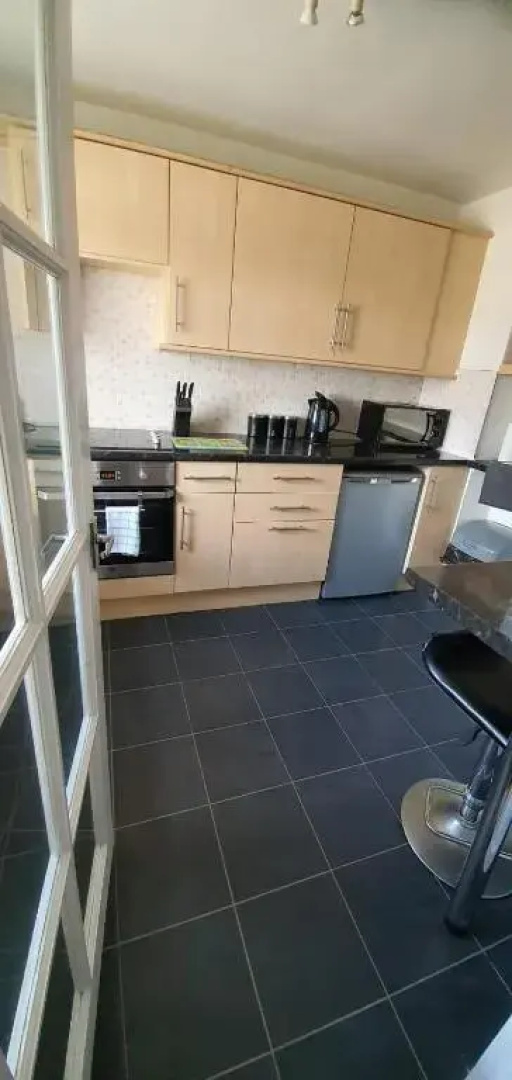 3 BEDROOM SERVICED APPARTMENT CENTRAL LOCATION SEA SIDE TOWn
