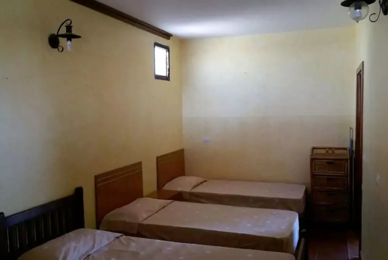 House With 5 Bedrooms in Granadilla, With Wonderful Mountain View, Pri