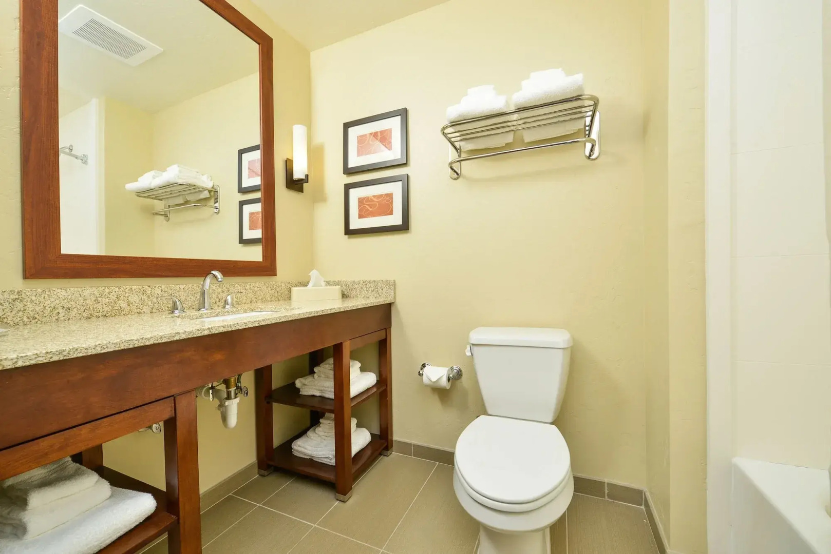 Comfort Suites Airport - University