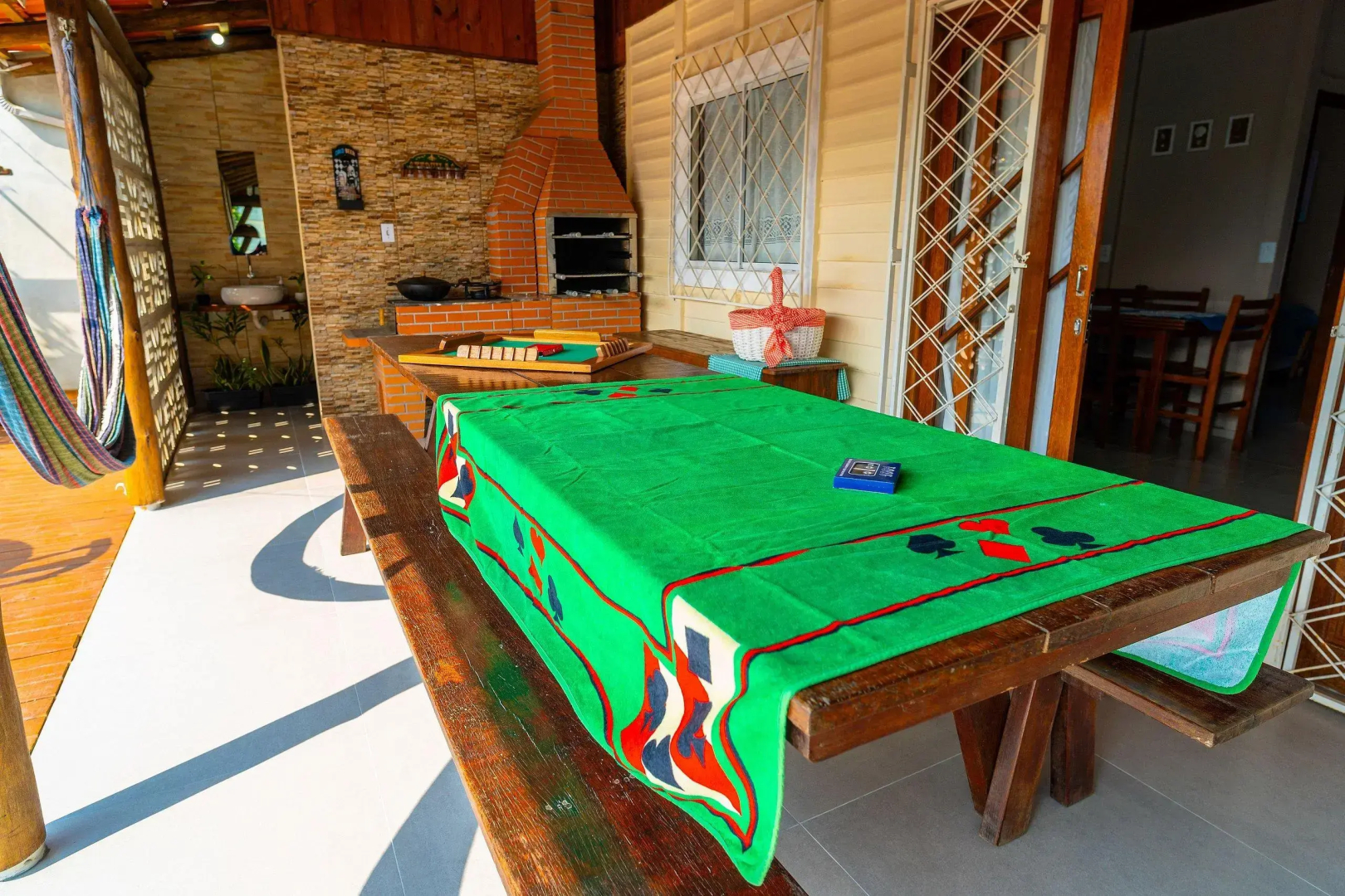 Casa com Lareira e Piscina - Varanda Incrível