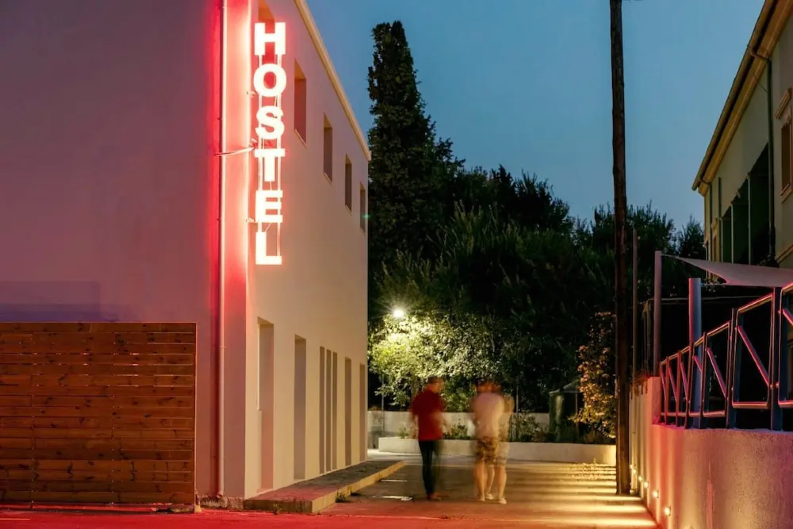 Local Hostel & Suites