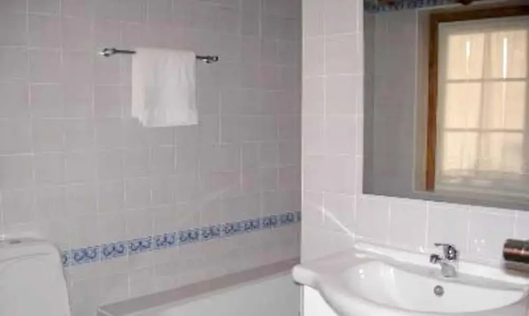 House With 2 Bedrooms in Pedraça, With Wonderful Mountain View, Shared Pool, Enclosed Garden Near the Beach