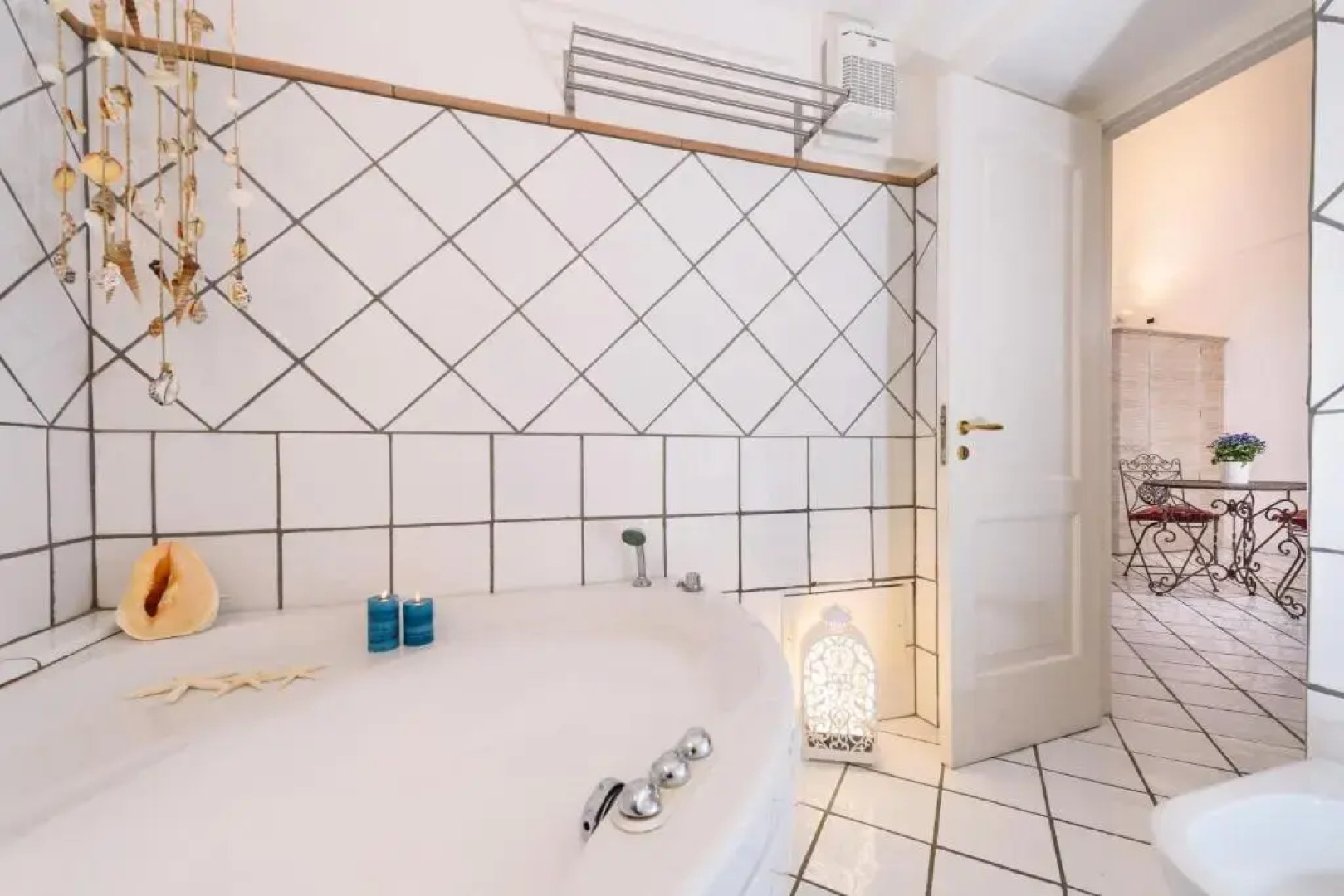 Paper Apartment with Pool