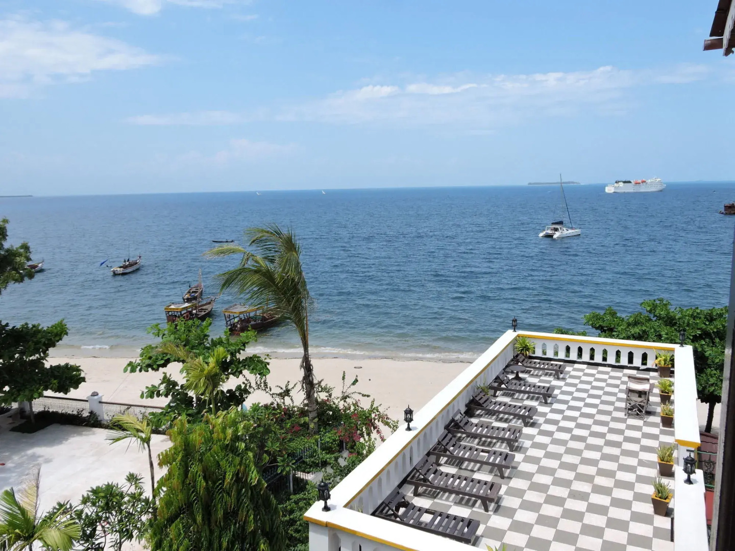 Tembo House Hotel & Apartments