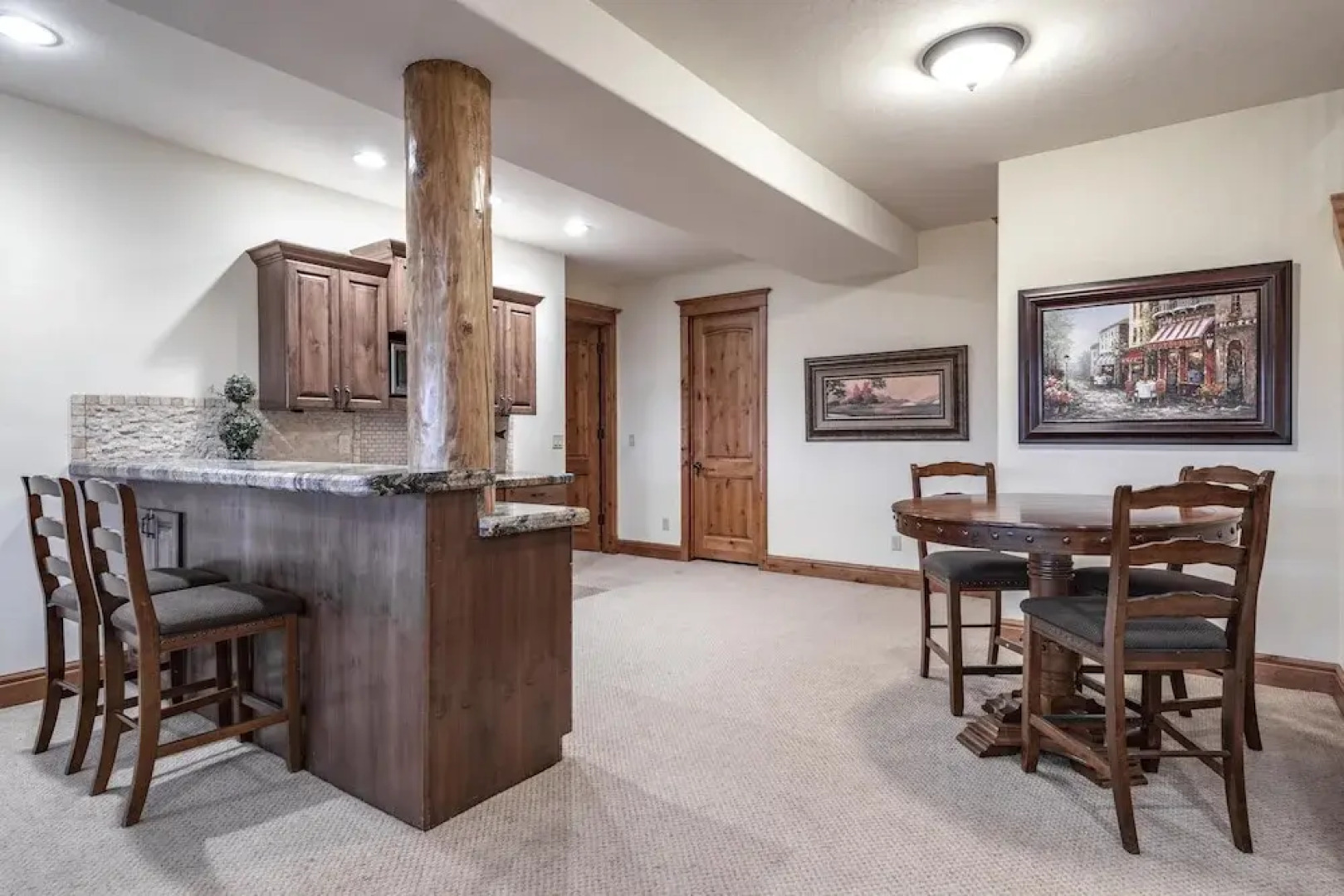 Golf Course Home, Sleeps 30, Private Hot Tub, Access to Ideal Beach, Amazing Views and Space!