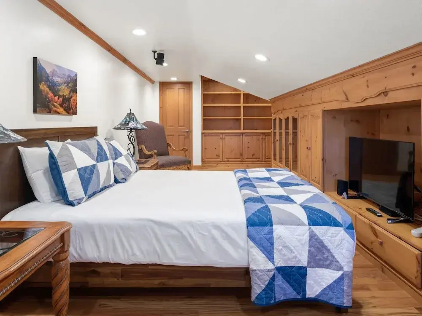 Family Getaway~pool, Hot Spring, Scuba & Ice Castles 727 4 Bedroom Home by RedAwning