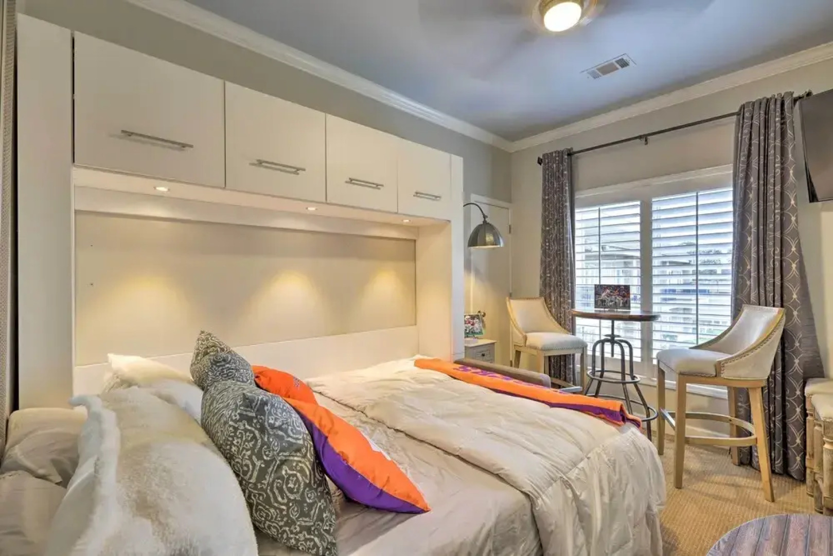 Auburn Gameday Center Studio: Walk to Arena!