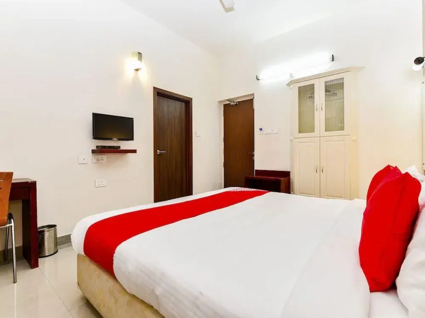 OYO 28129 Hotel Mjm International